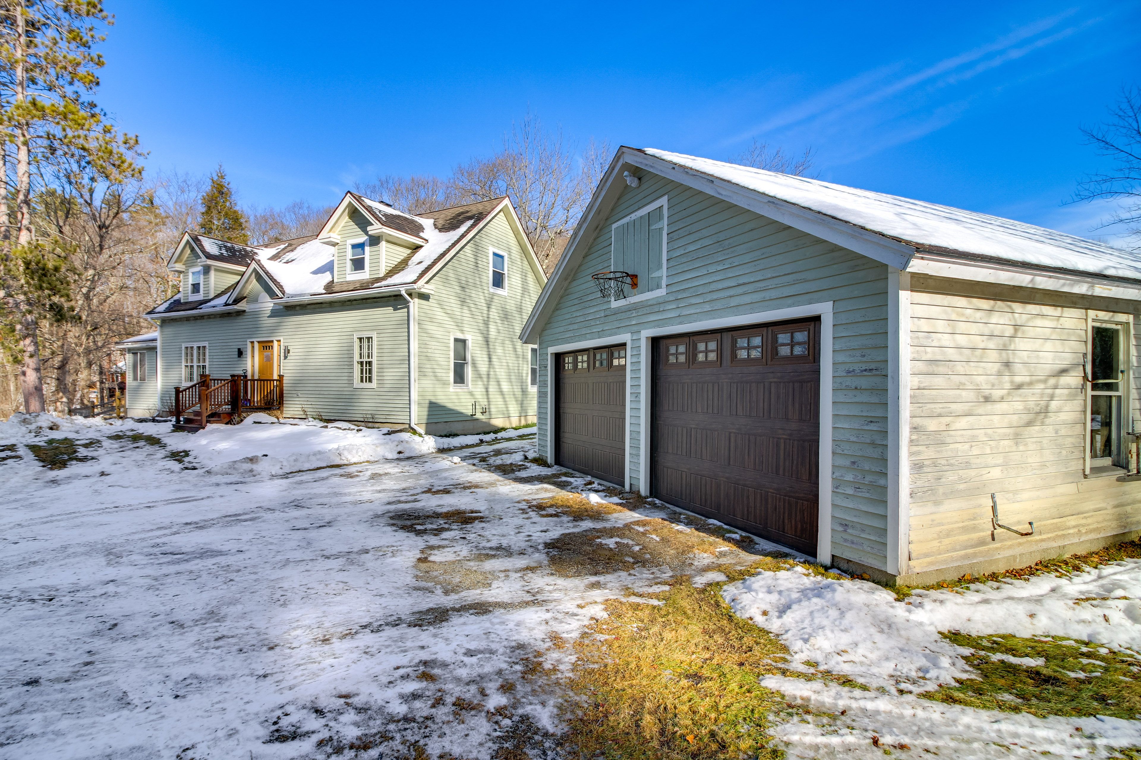 Parking | Garage (1 Vehicle) | Driveway (3 Vehicles)