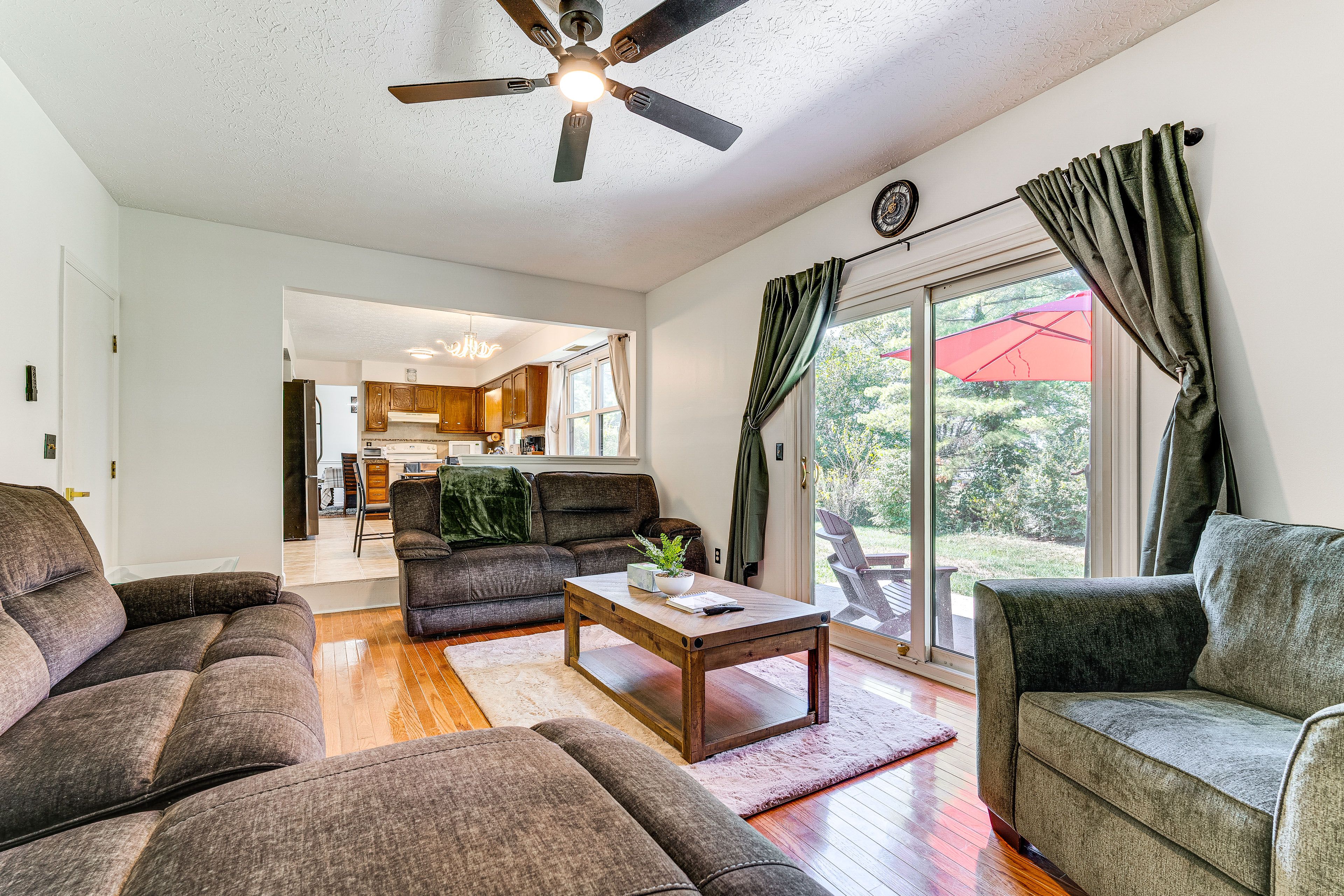 Living Room | Free WiFi | Smart TV | Central A/C | Fireplace | 1st Floor