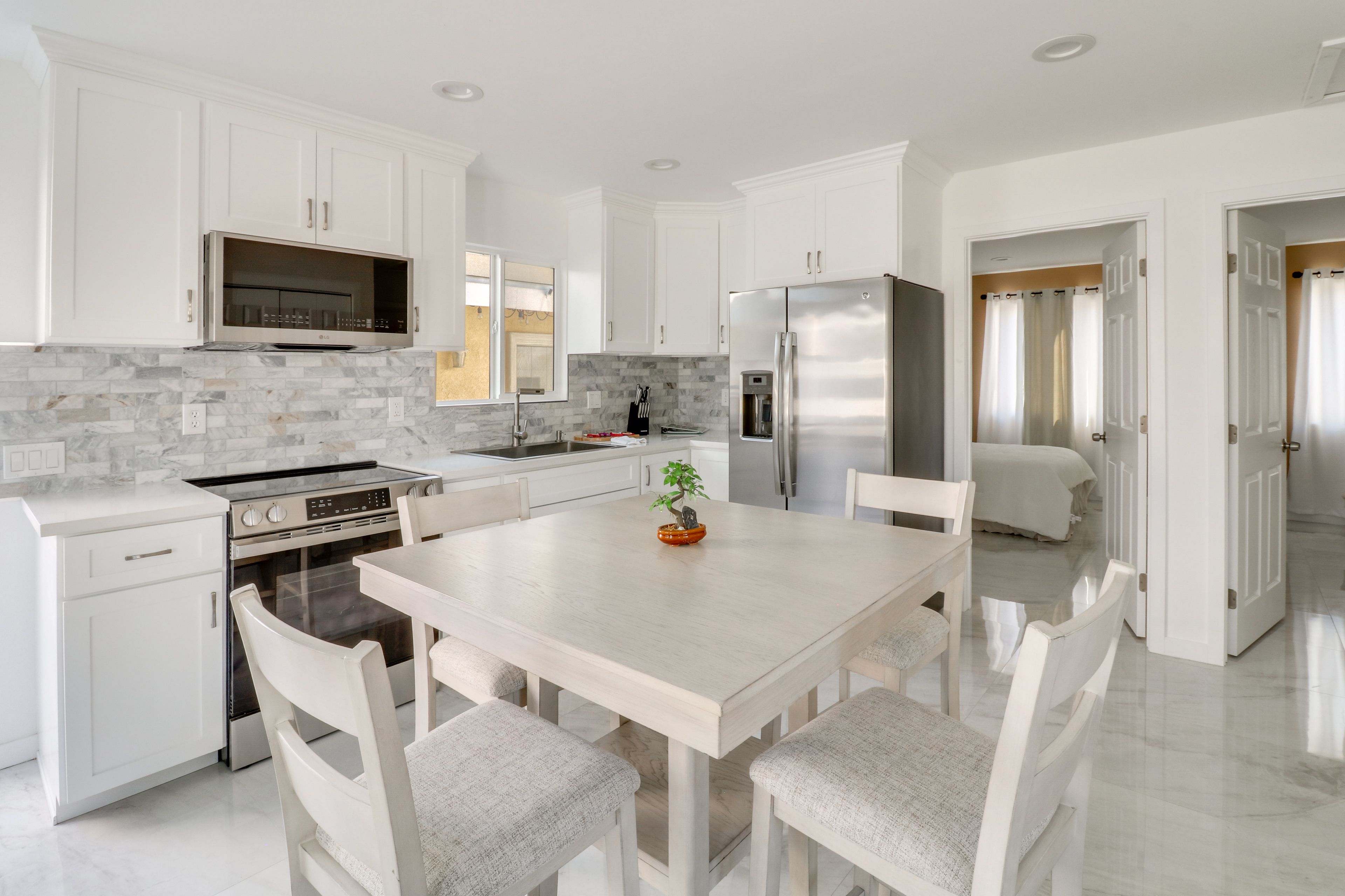 Los Angeles Vacation Rental | 2BR | 1BA | 615 Sq Ft | 1 Step for Access