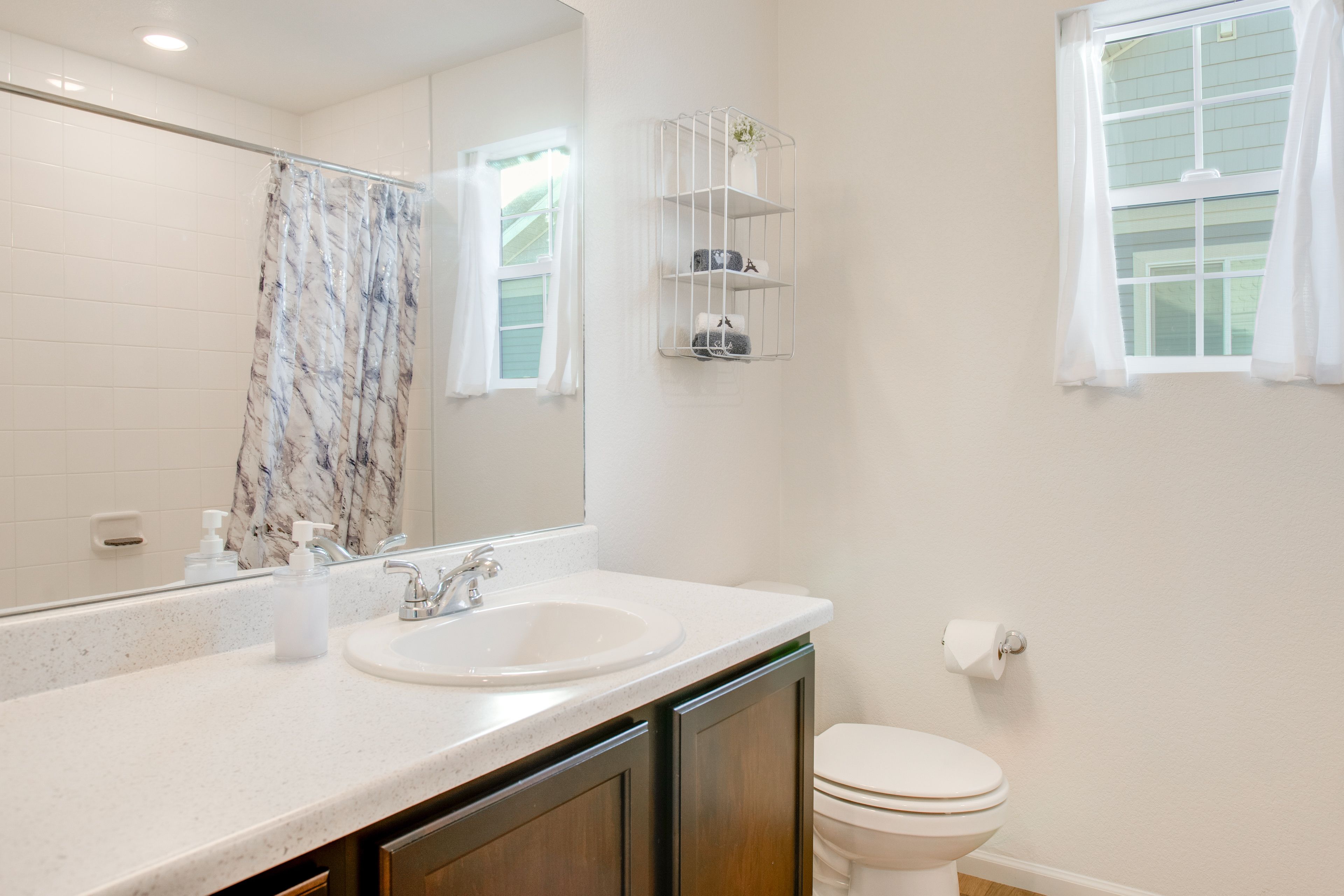 Full Bathroom | Complimentary Toiletries | Hair Dryer | 2nd Floor
