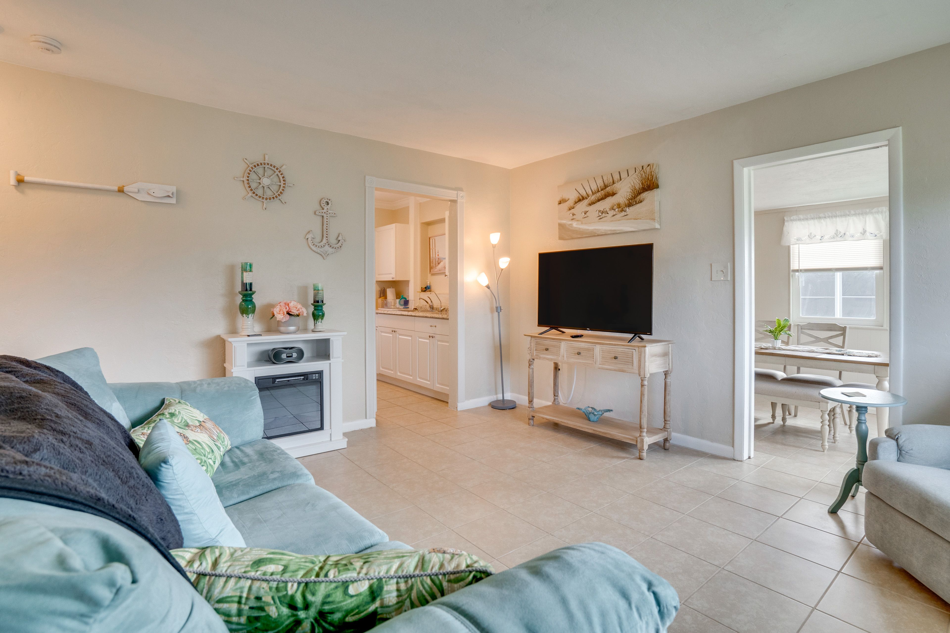 Living Room | Queen Sleeper Sofa | Central A/C (Wall Unit) & Heat