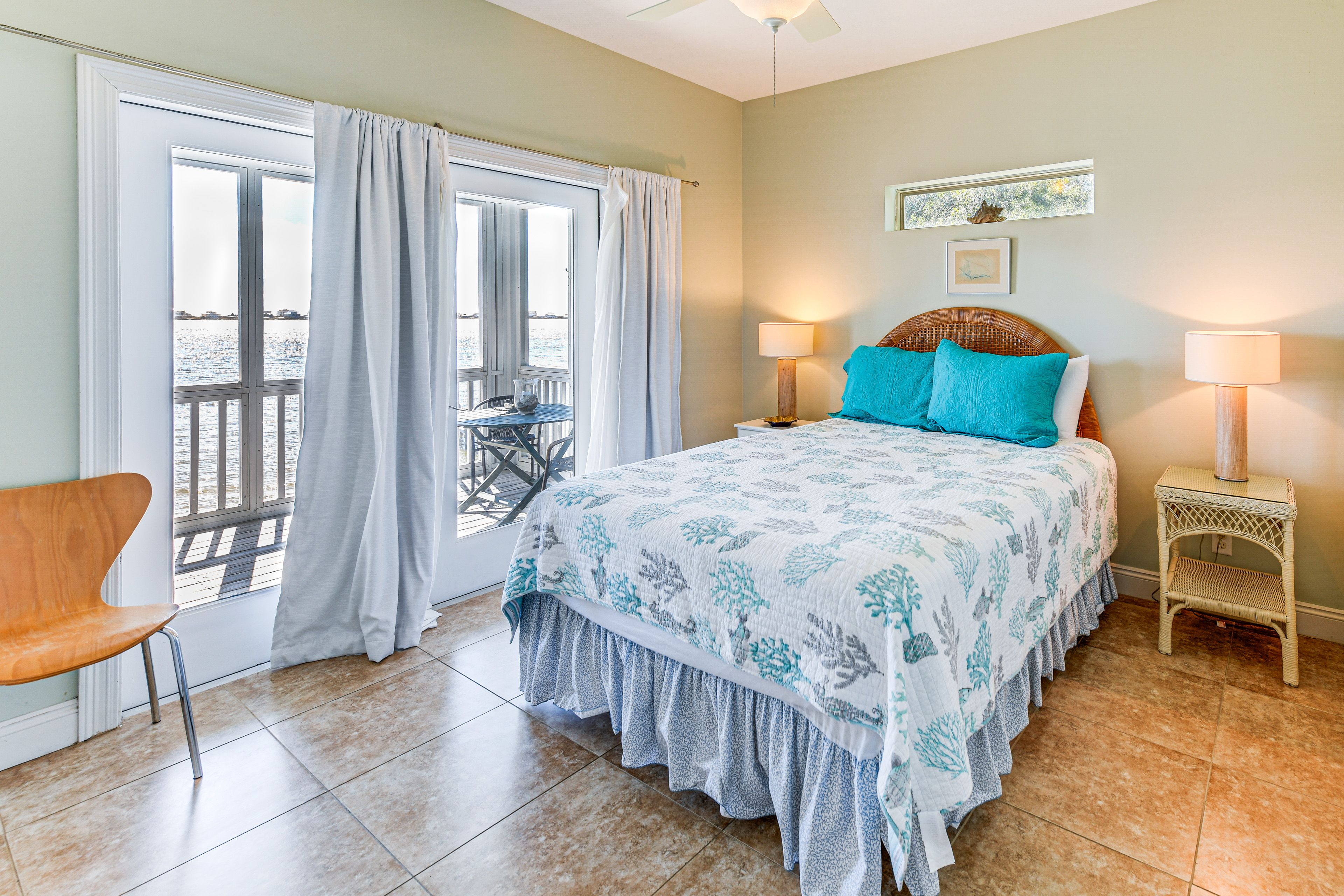 Bedroom 2 | Queen Bed