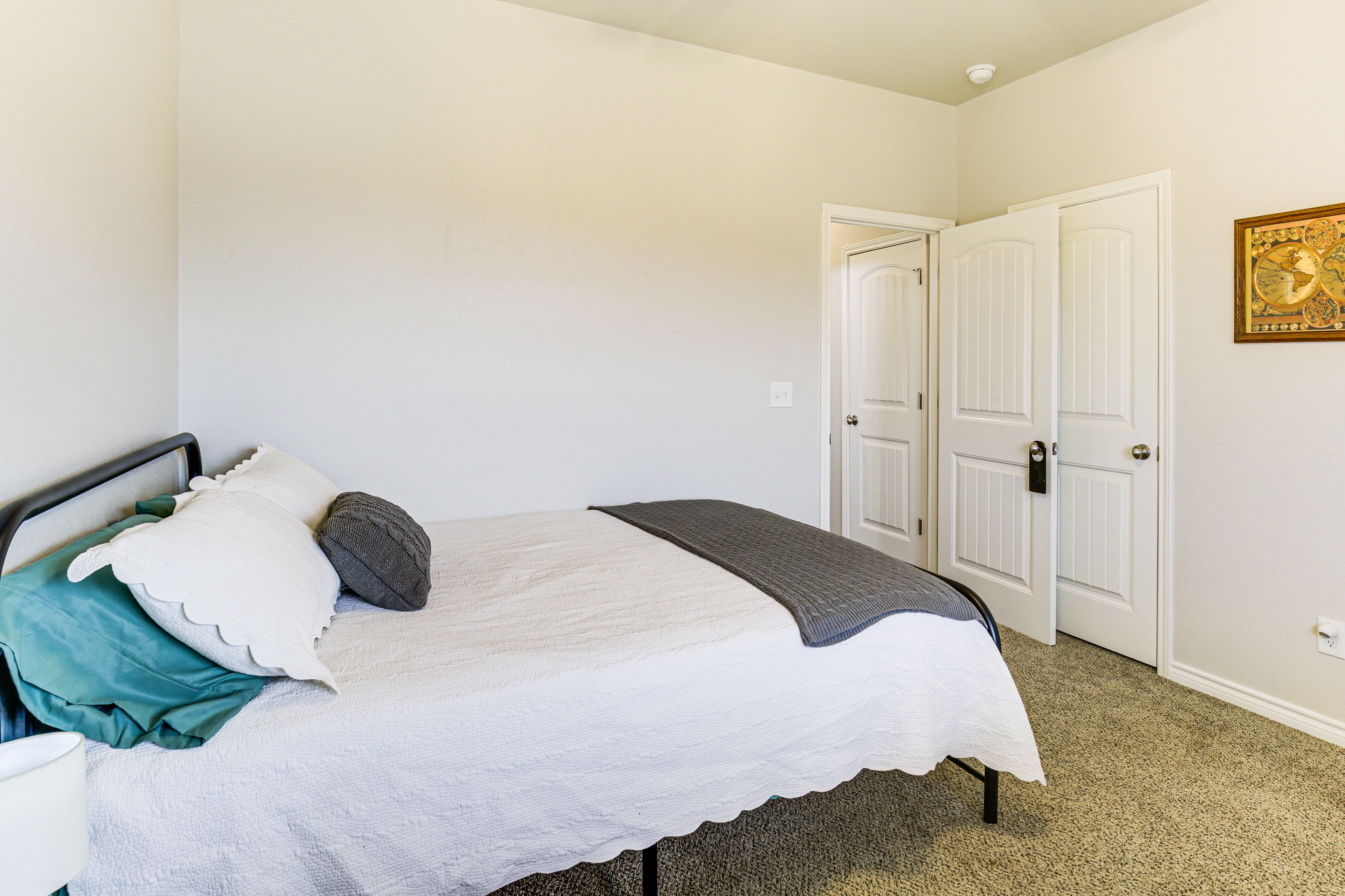 Bedroom 2 | Queen Bed