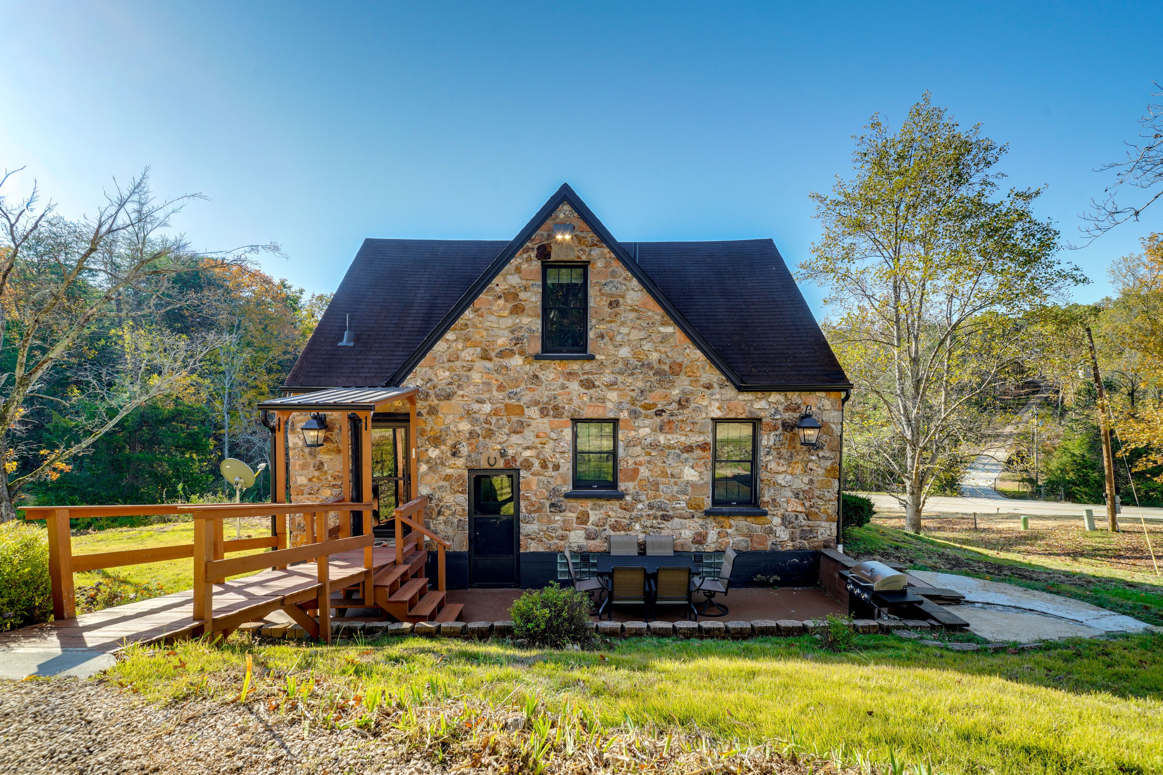 Home Exterior | Parking | Driveway (4 Vehicles) | Addt'l Parking (3 Vehicles)