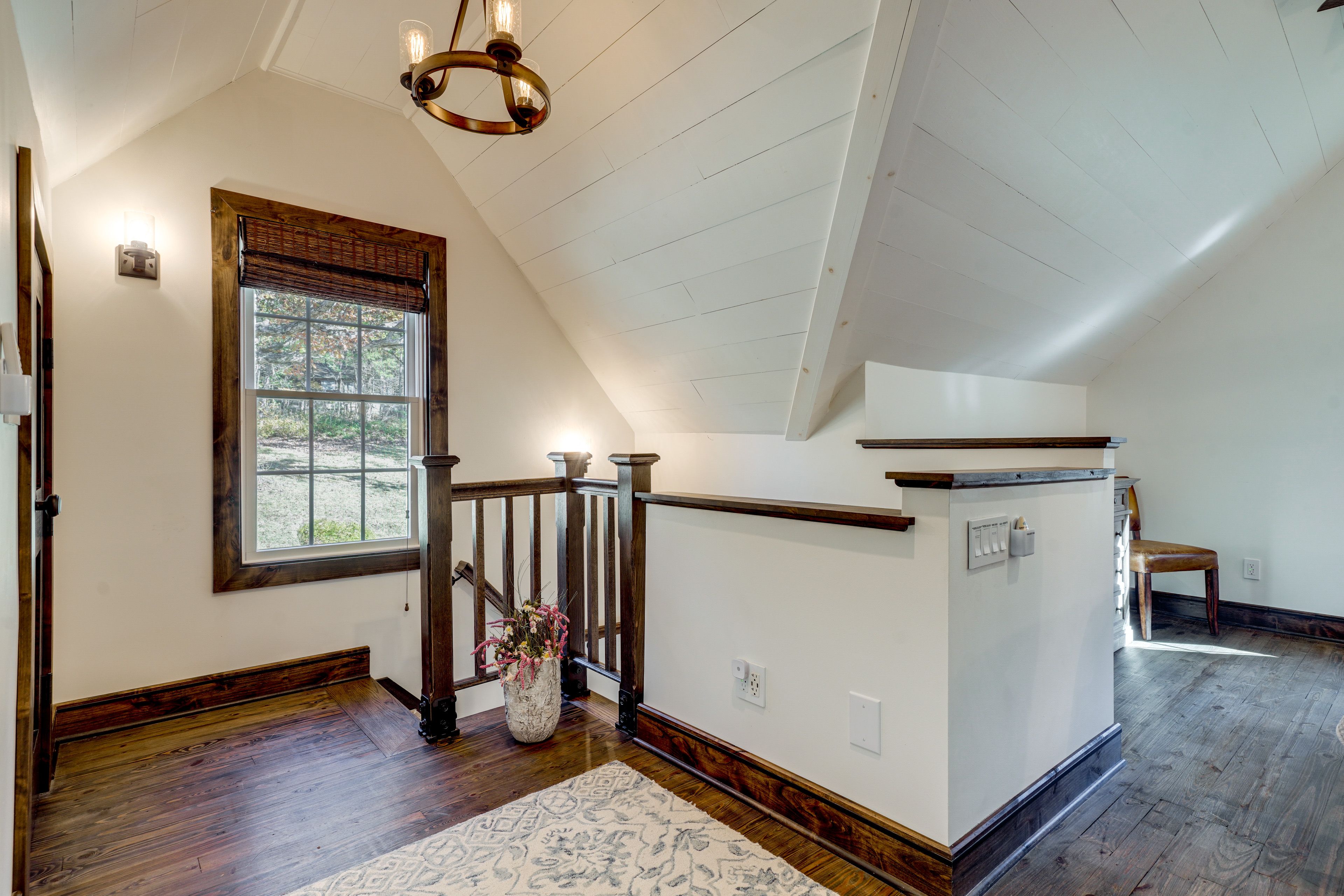 Bedroom 2 (Loft) | King Bed | 2 Twin Beds | 2nd Floor