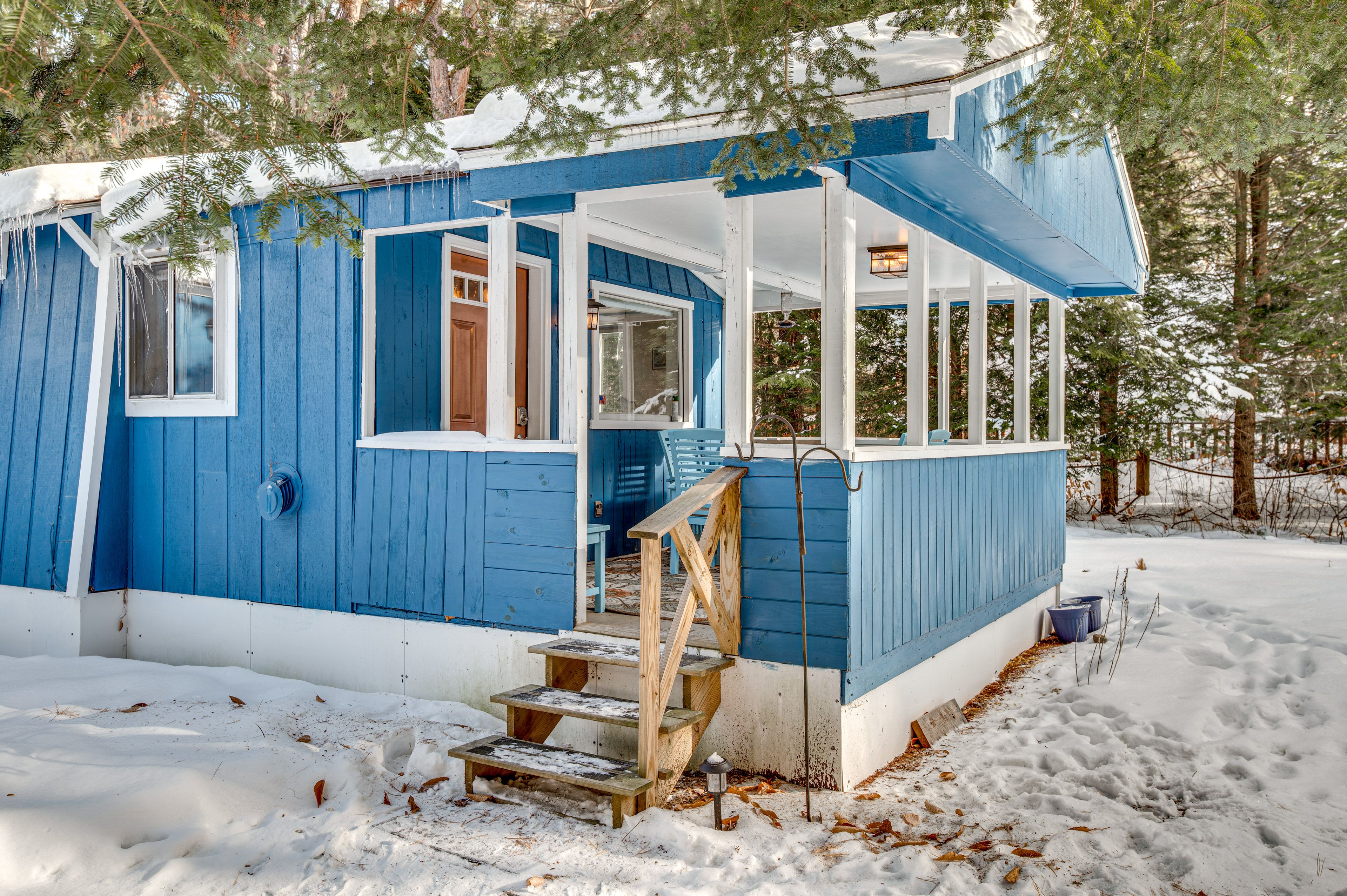 House Exterior | Screened Porch