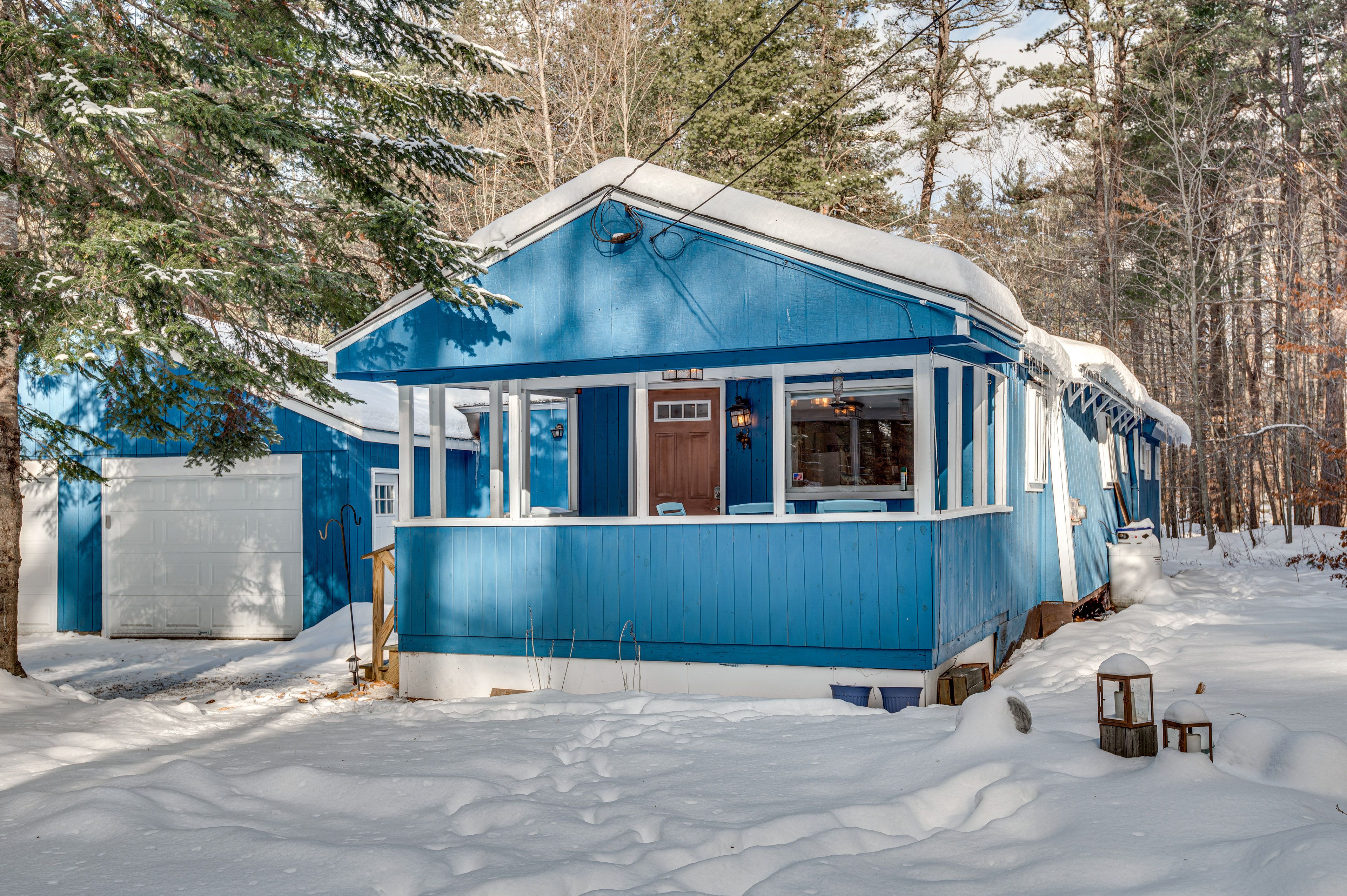 Tamworth Vacation Rental | 2BR | 2BA | Steps Required | 1,150 Sq Ft