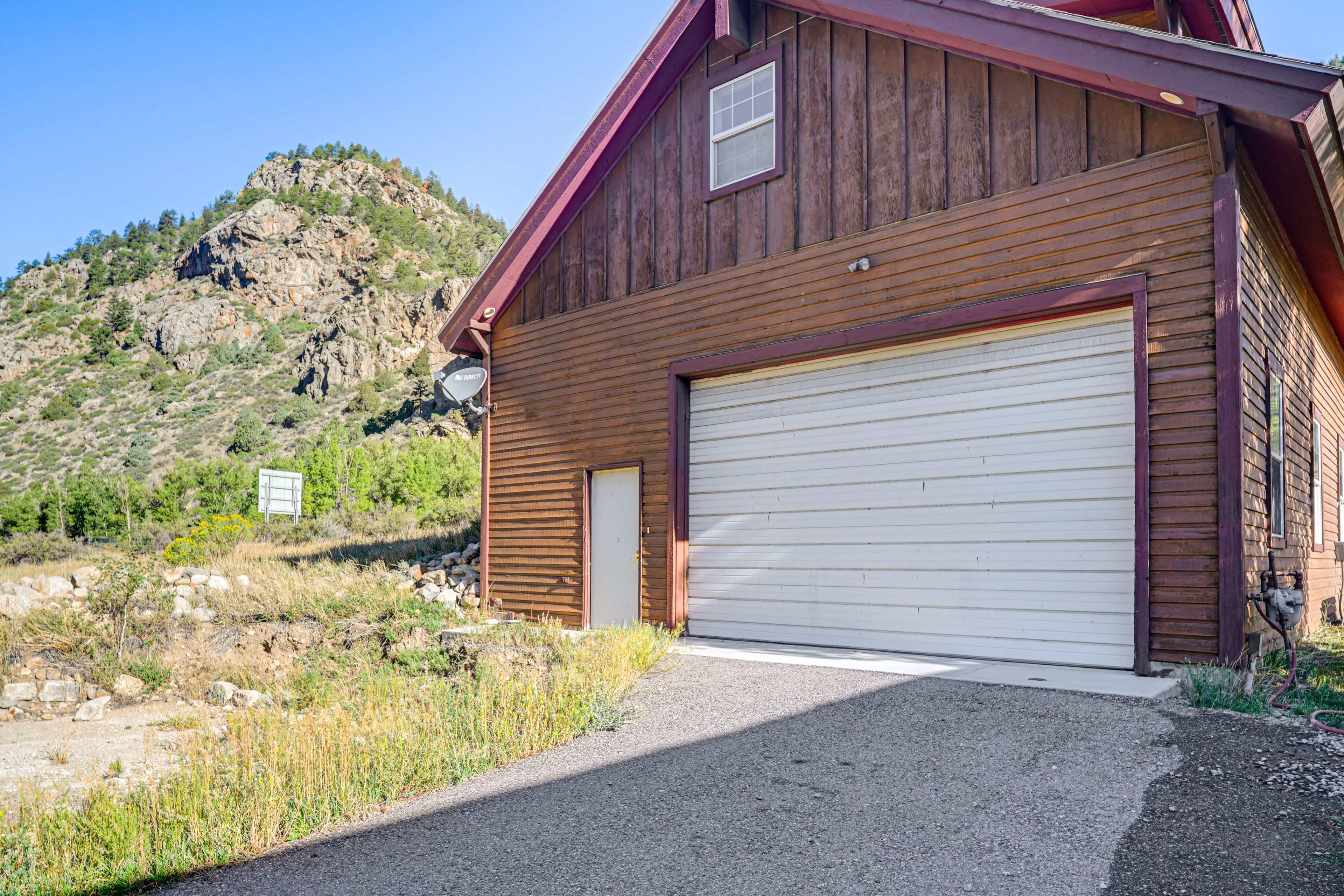 Shared Driveway Parking | 2 Vehicles