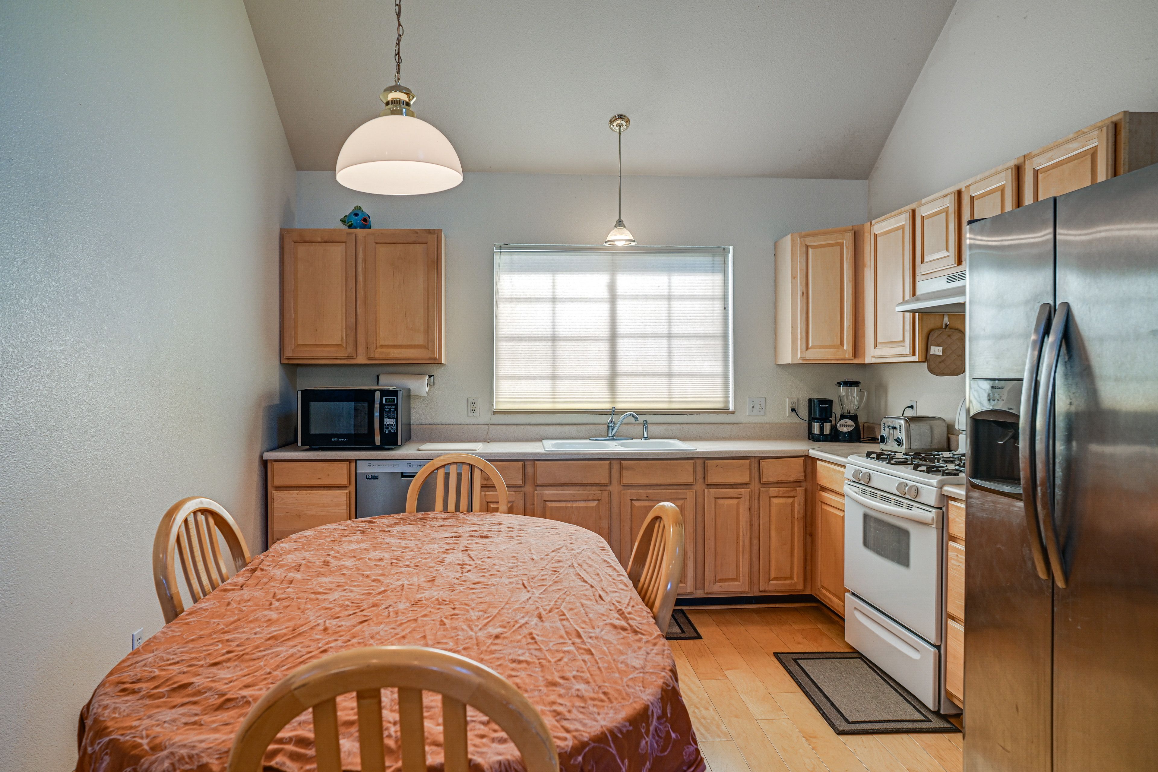 Kitchen & Dining Area