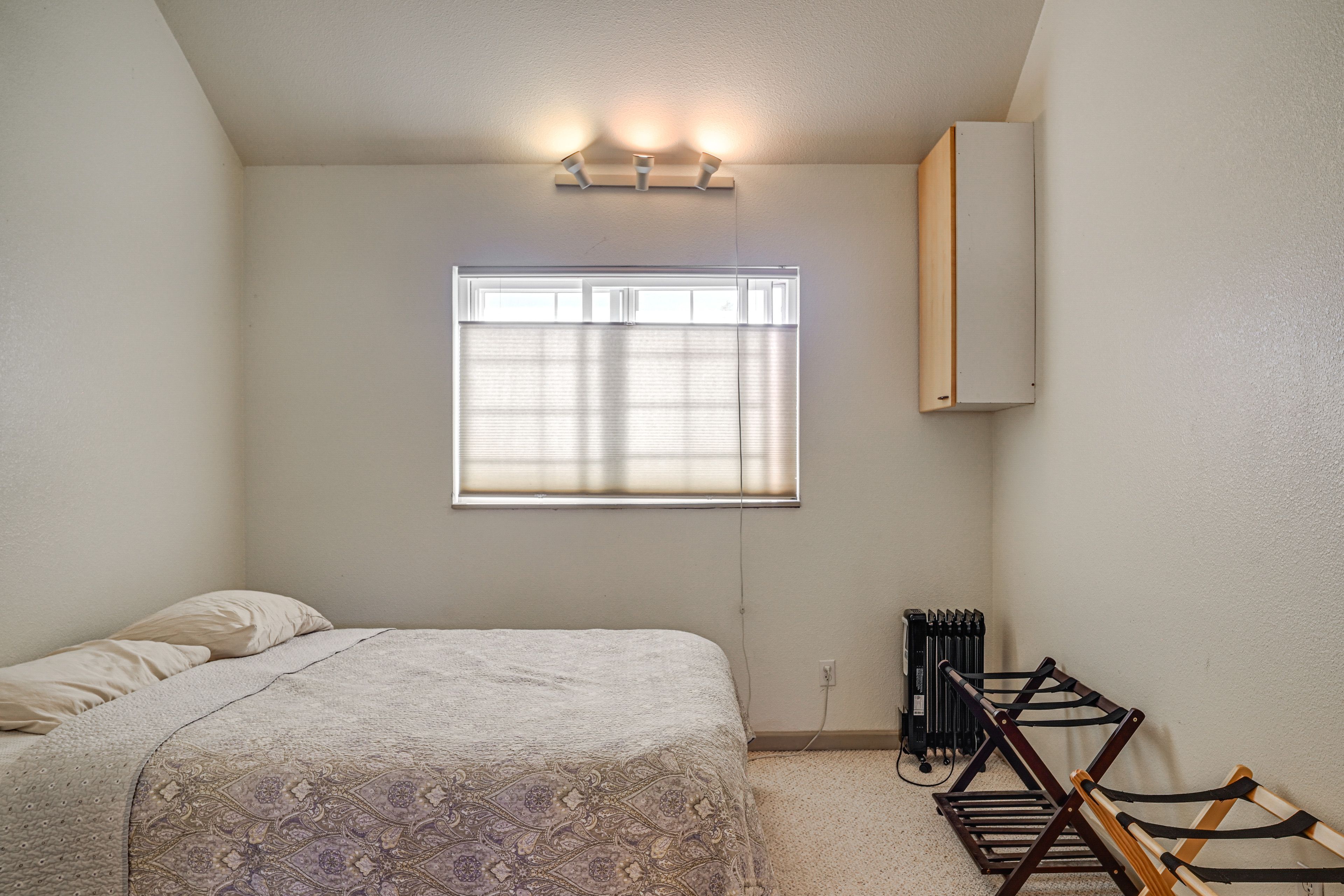 Bedroom 2 | Queen Bed