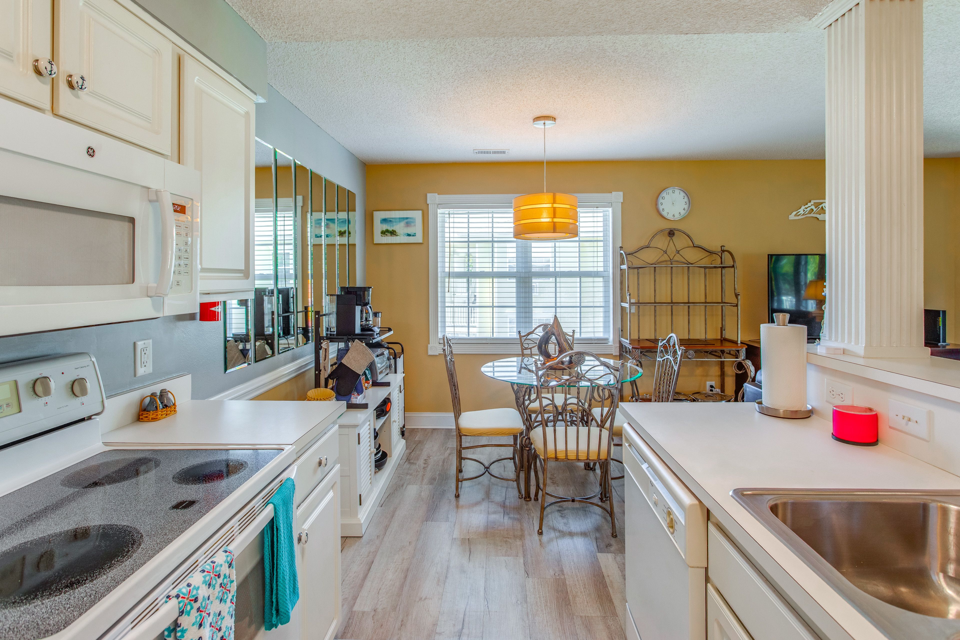 Kitchen & Dining Areas | Coffee Bar | Dishwasher | Cooking Basics