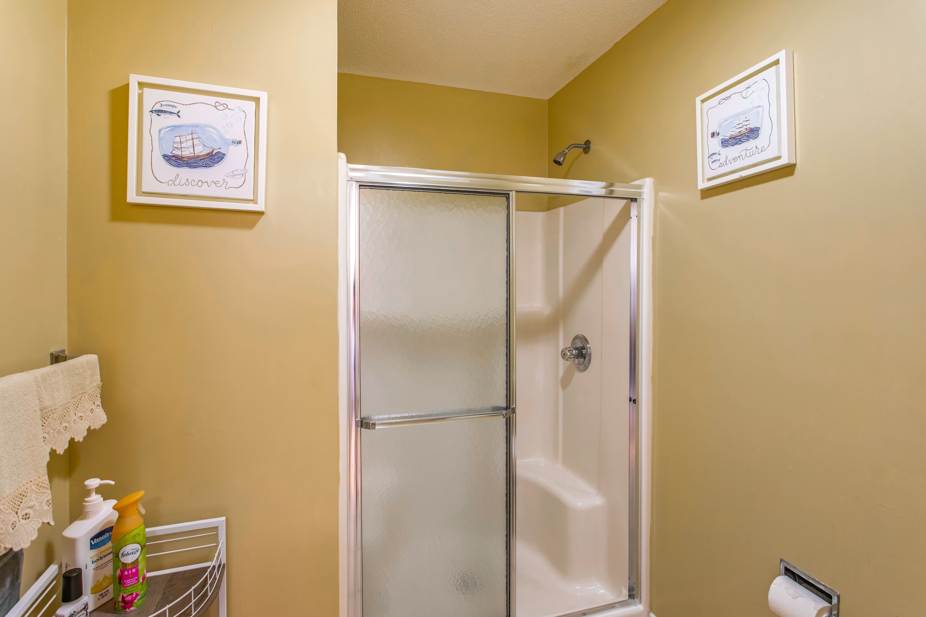 Full Bathroom | Complimentary Toiletries