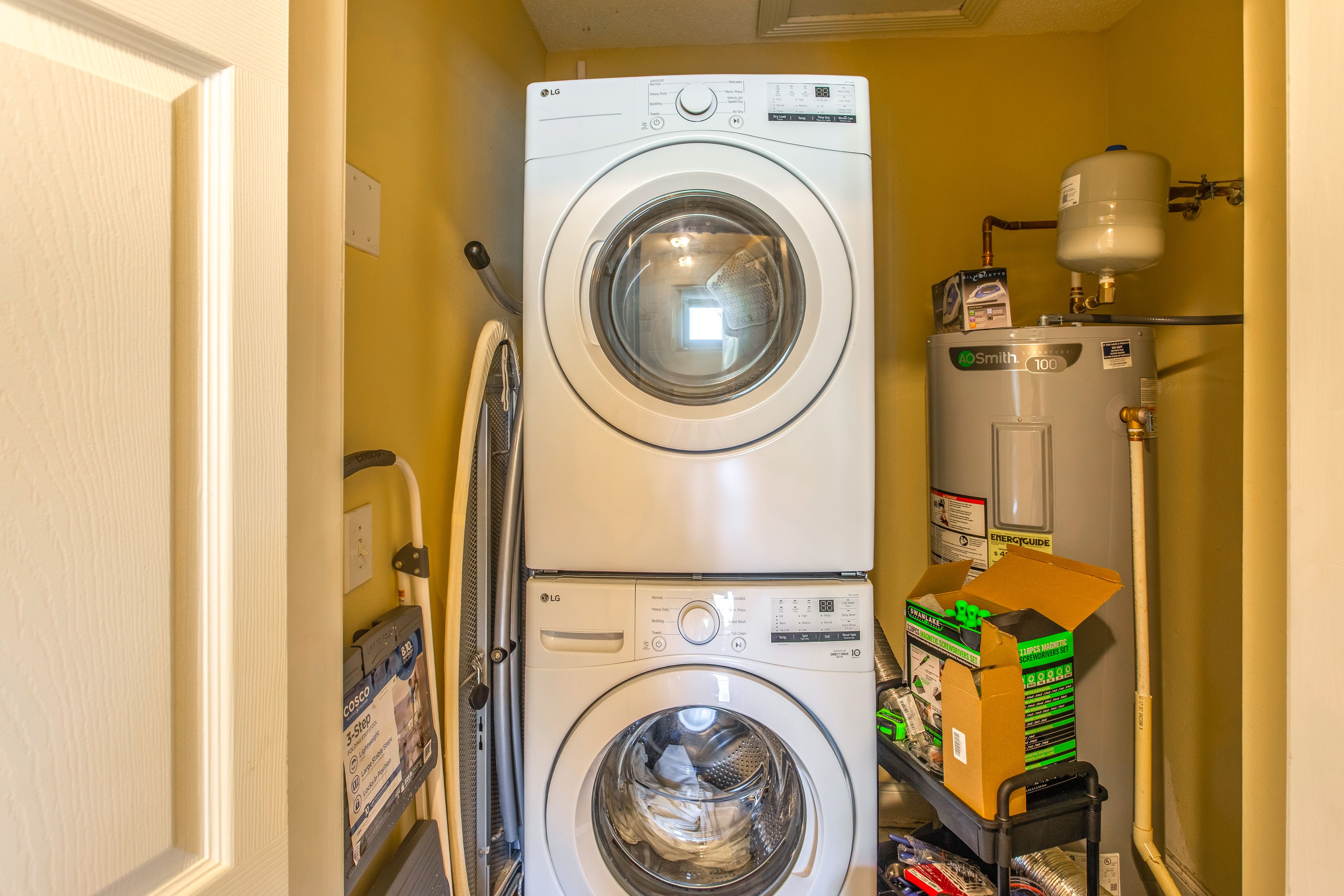 Laundry Closet | Washer/Dryer