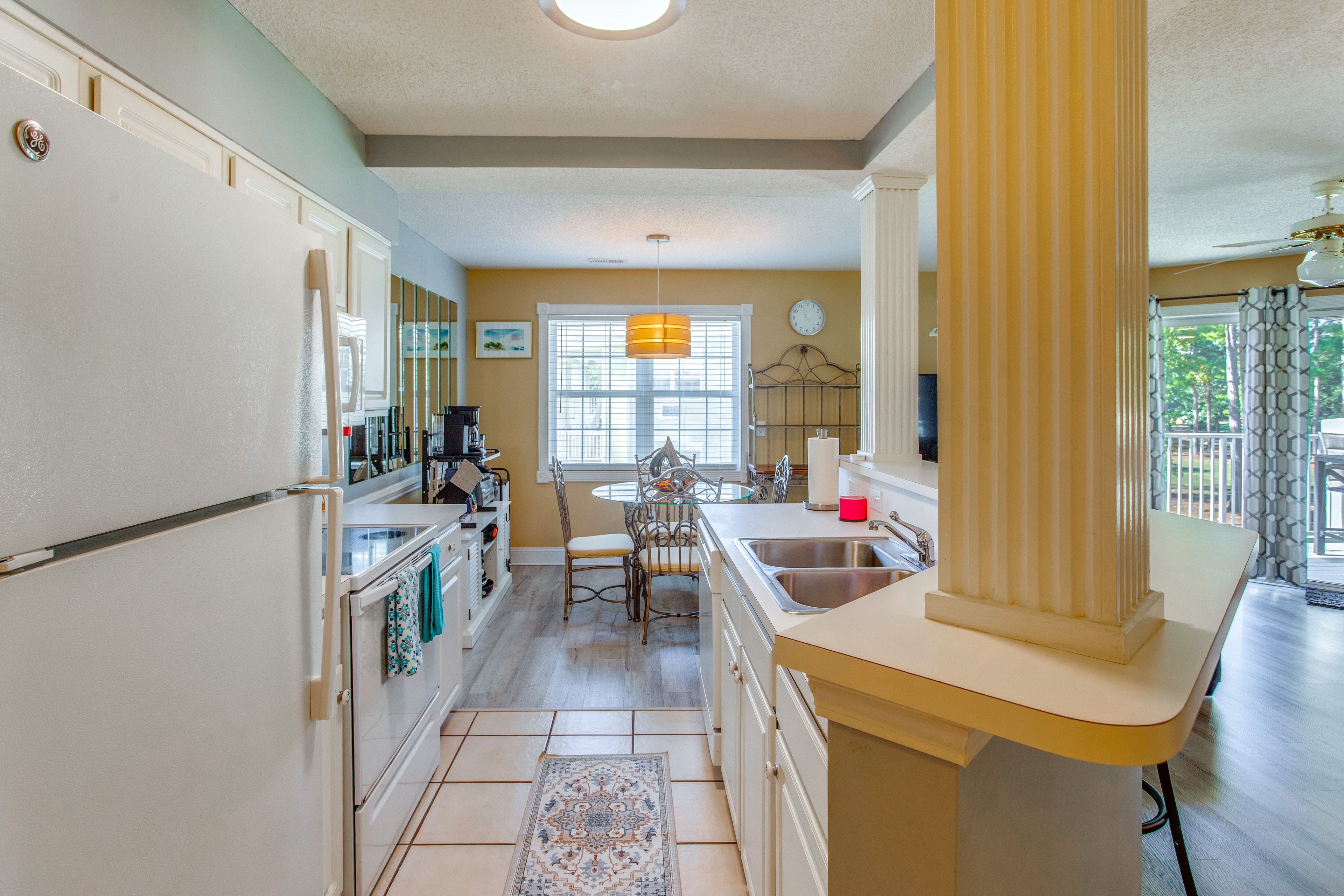 Kitchen | Stove/Oven | Microwave | Toaster