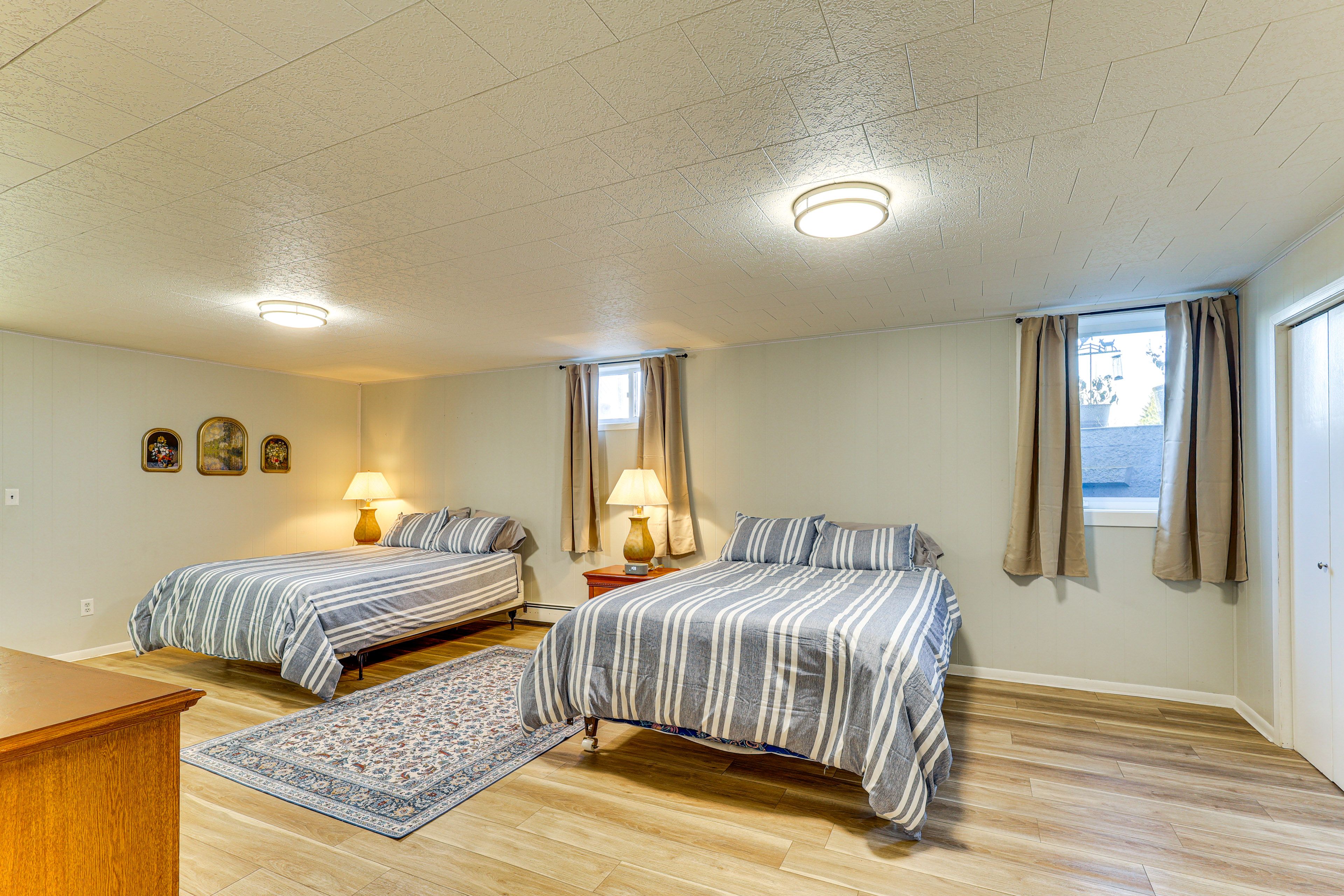 Bedroom 2 | 2 Queen Beds | Smart TV