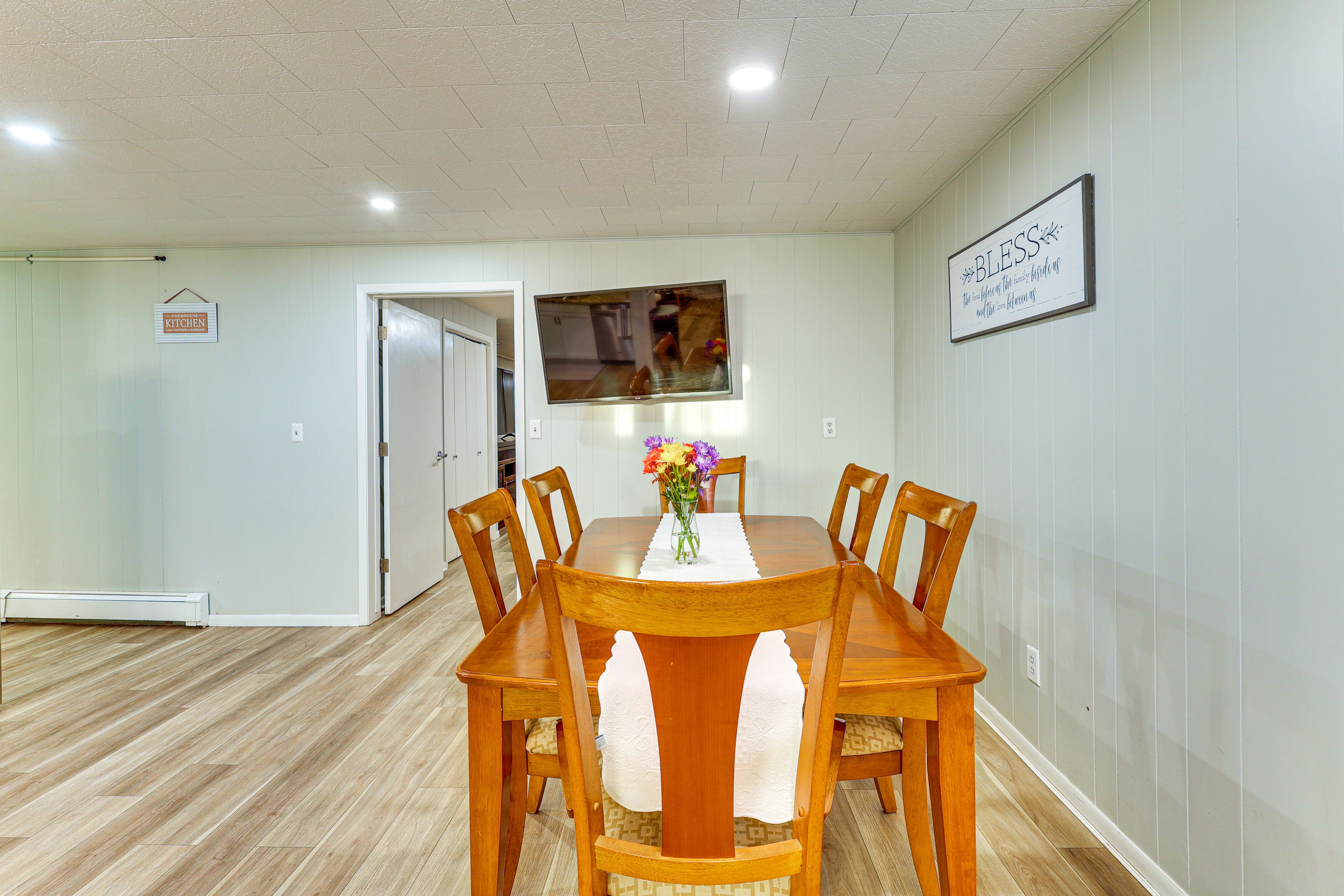 Dining Area | Dishware & Flatware | Smart TV