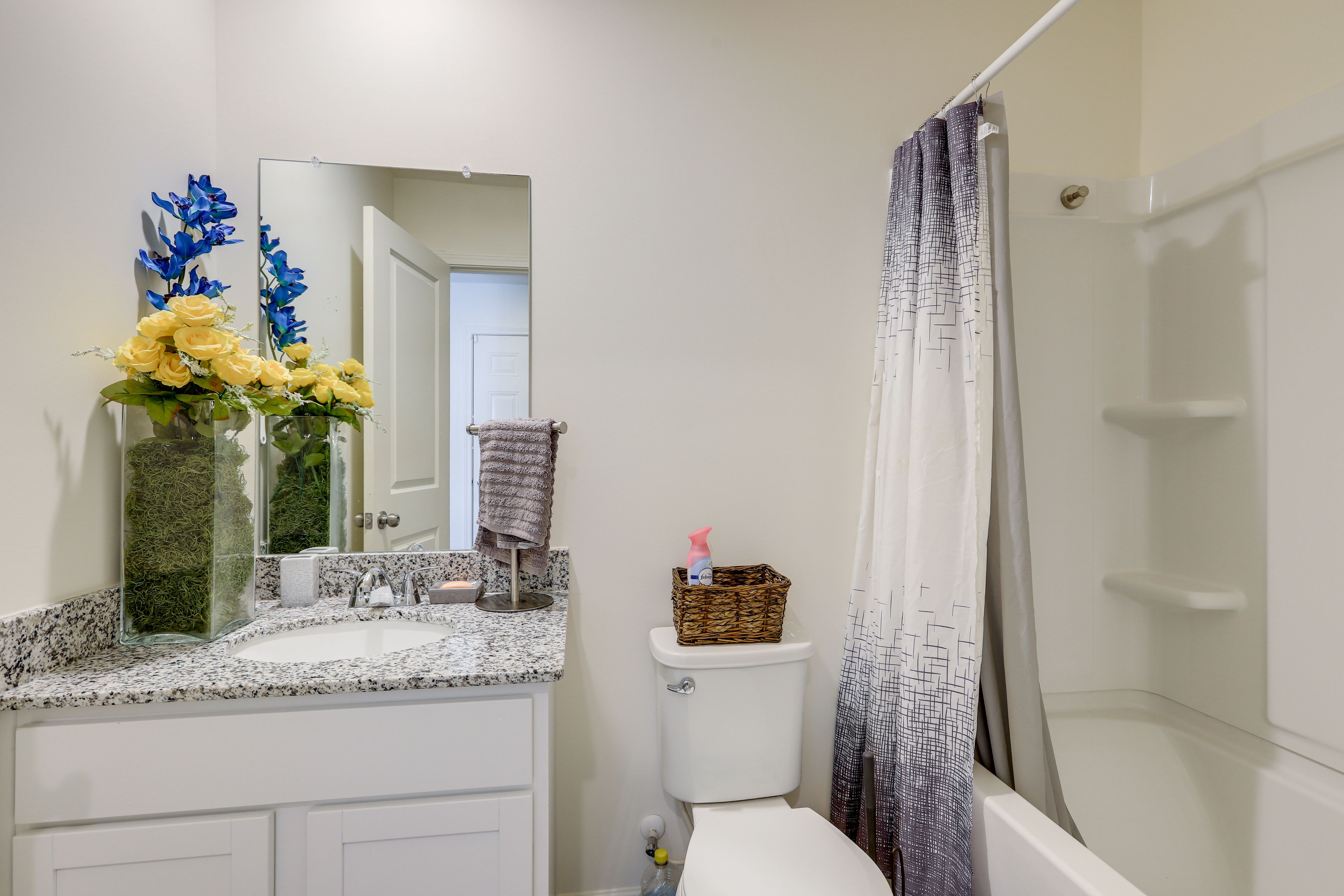 Full Bath | 2nd Floor