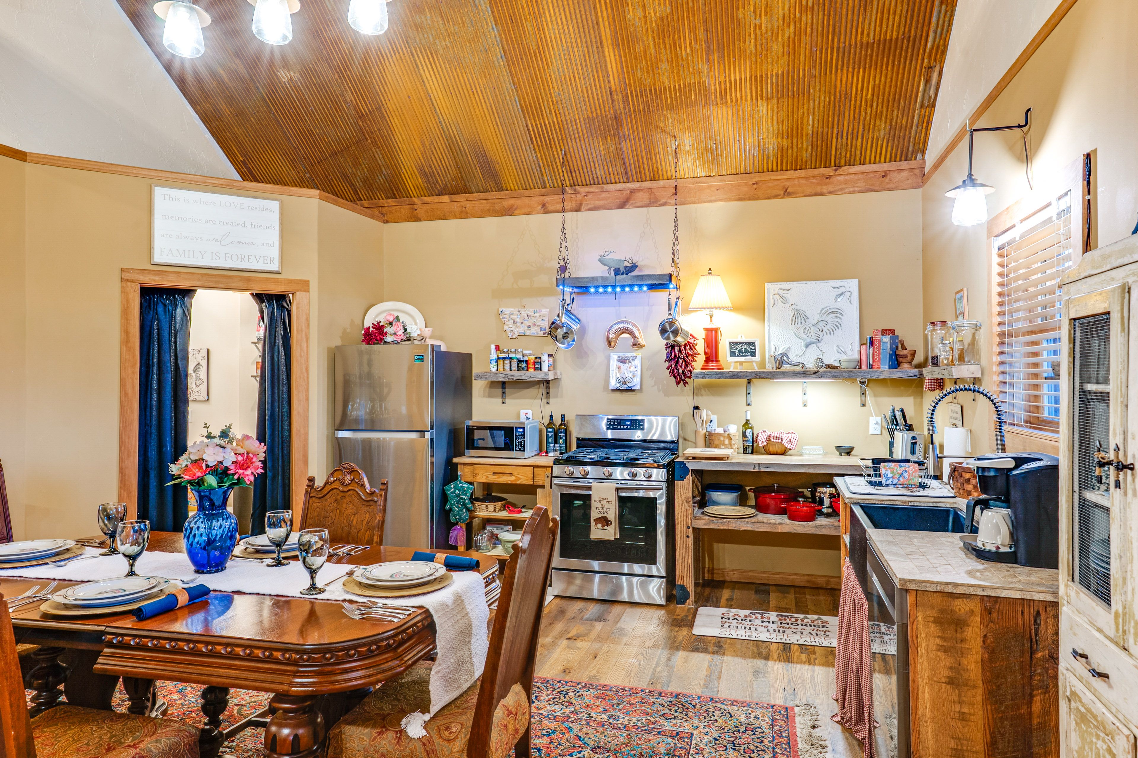 Dining Table | Dishware/Flatware