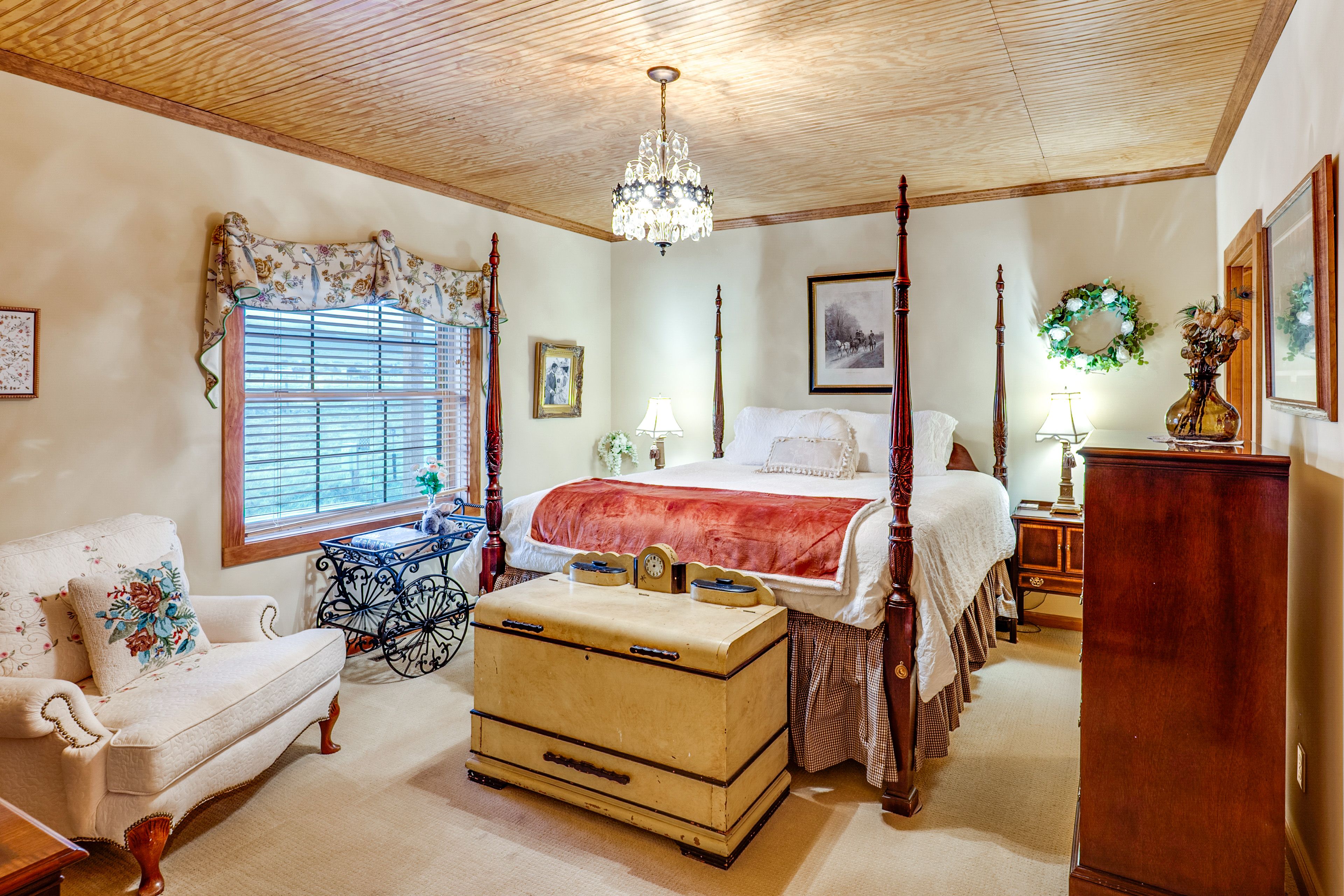 Bedroom 1 | King Bed