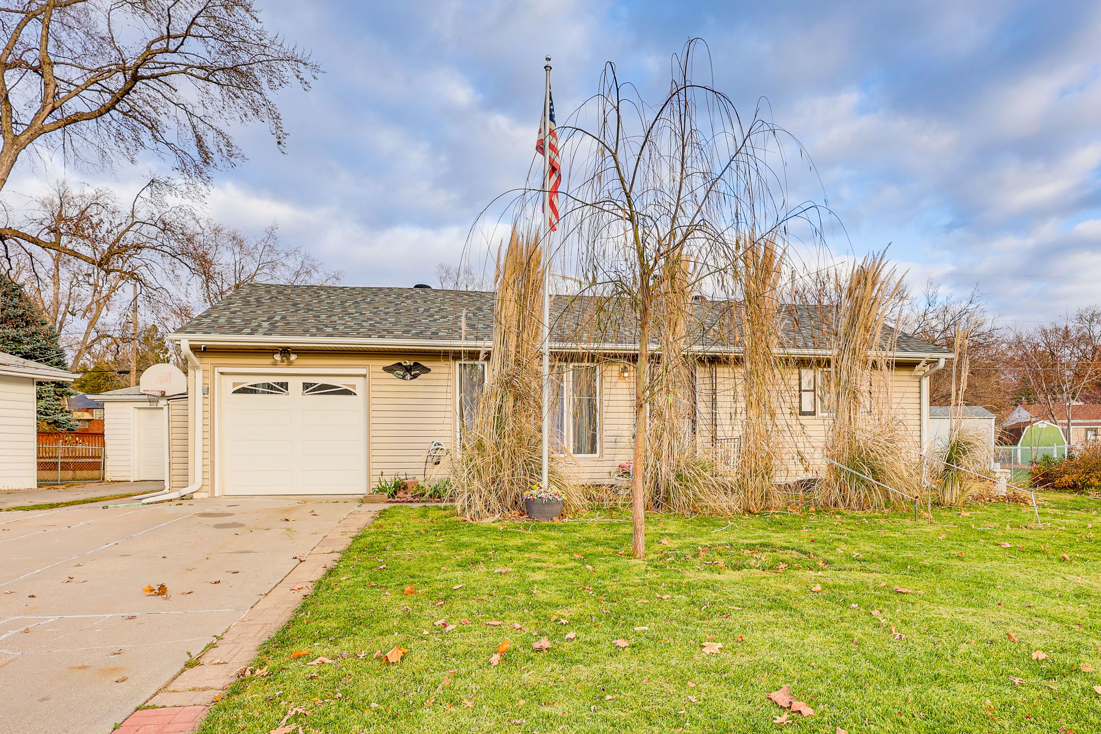 Parking | Driveway (4 Vehicles)
