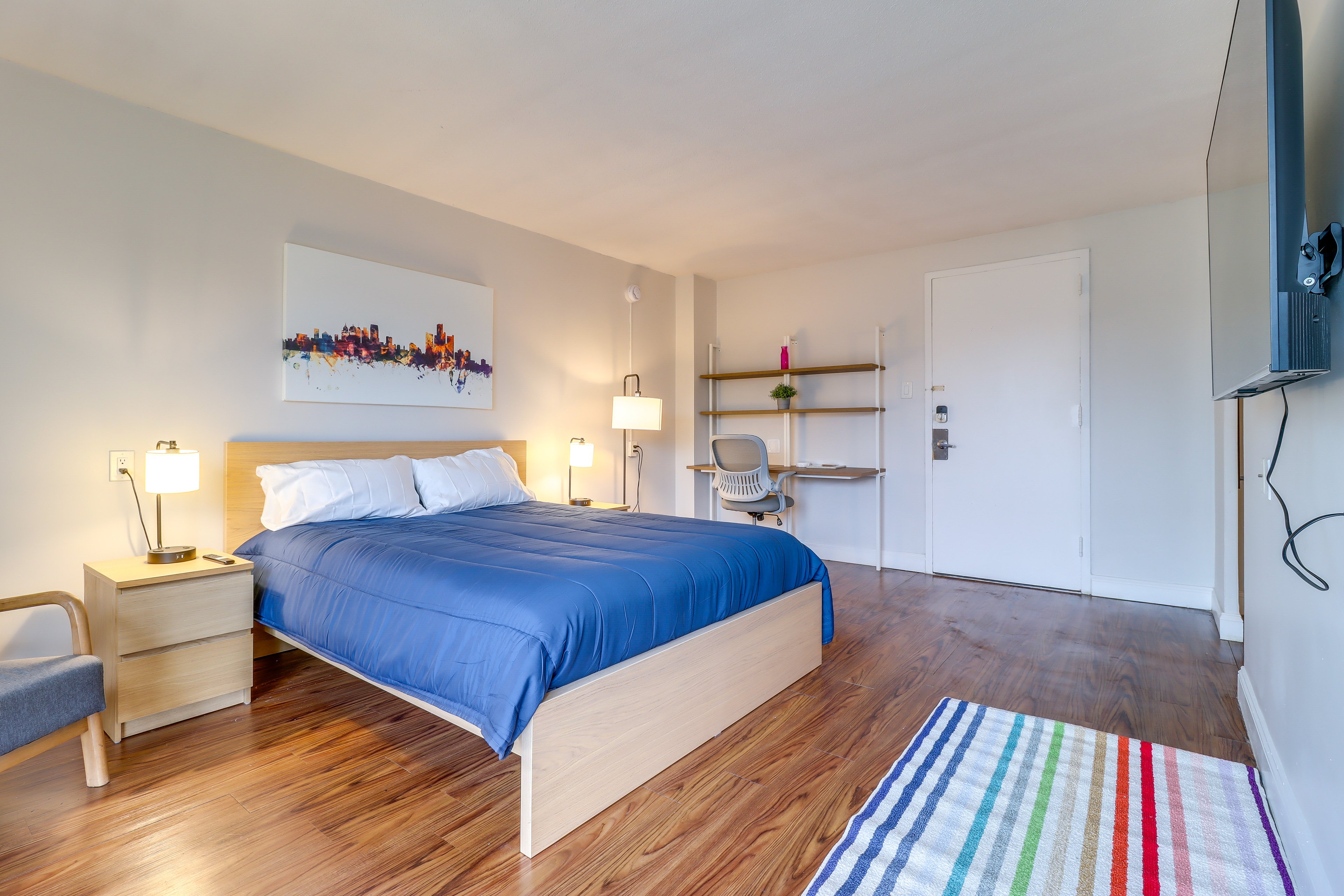 Studio | Queen Bed | Smart TV | Free WiFi