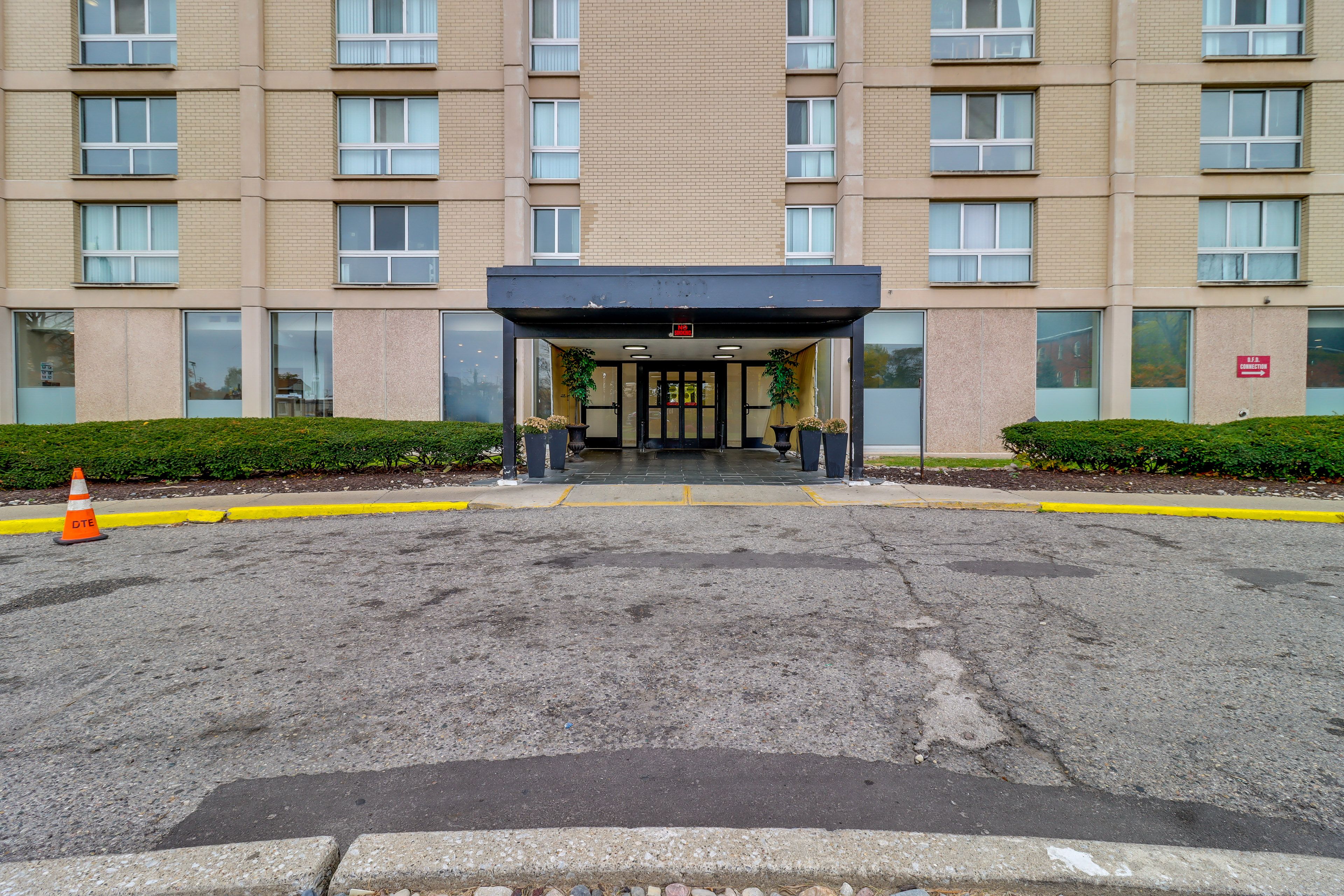 Property Exterior | Open Parking Lot (First-Come, First-Served)