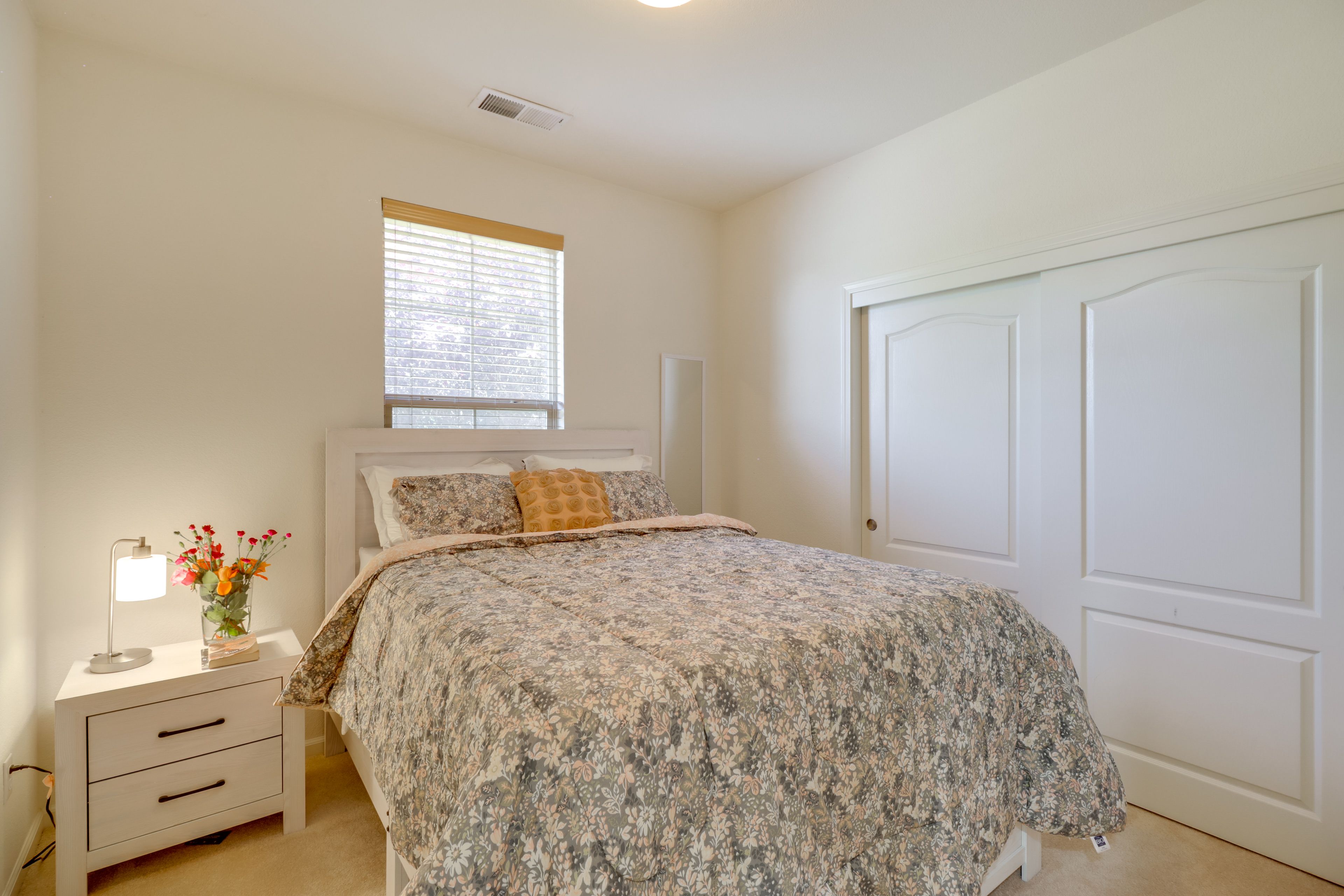 Bedroom 2 | Queen Bed