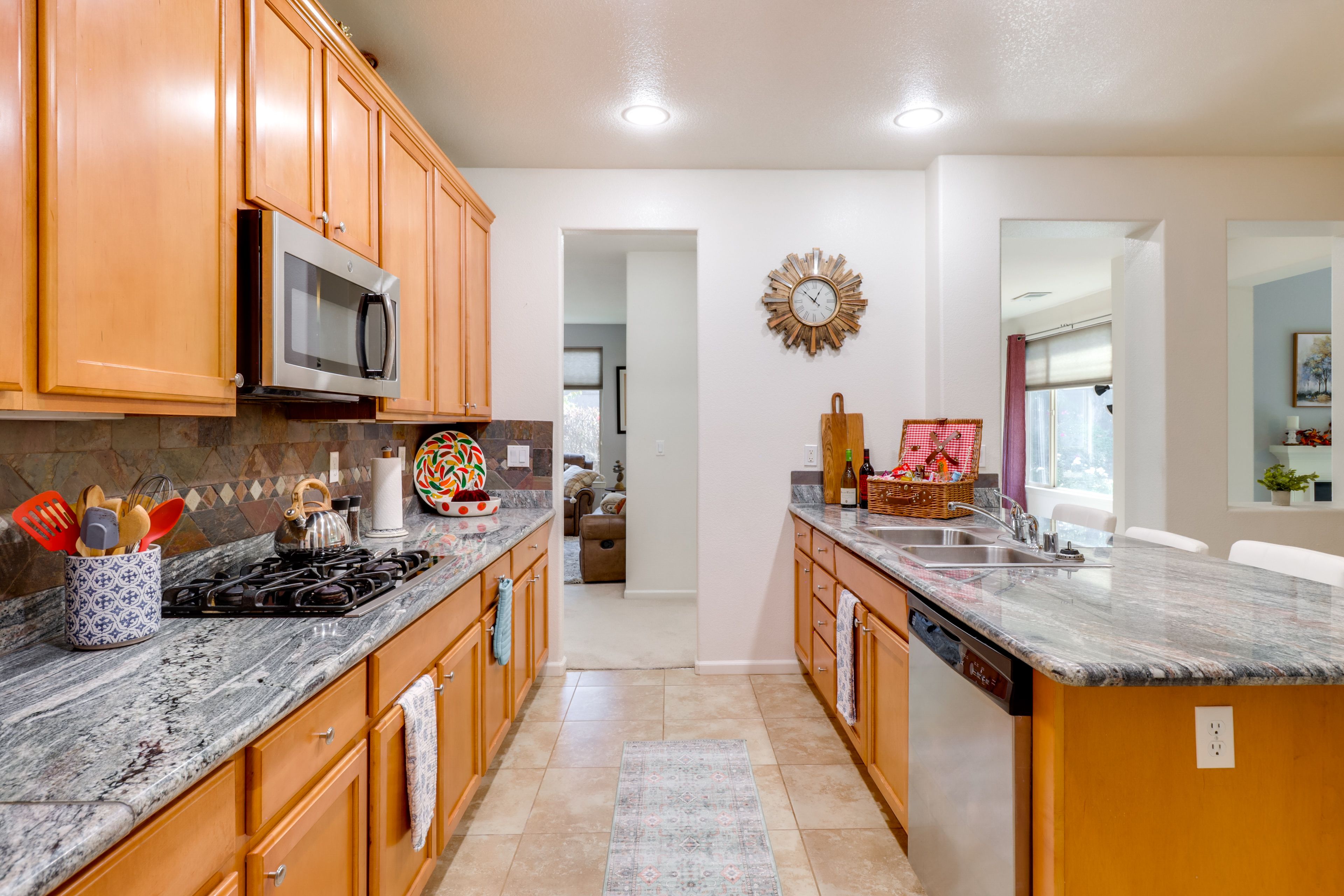 Kitchen | Welcome Basket w/ Fresh Fruit, Red & White Wine, Snacks & Sodas