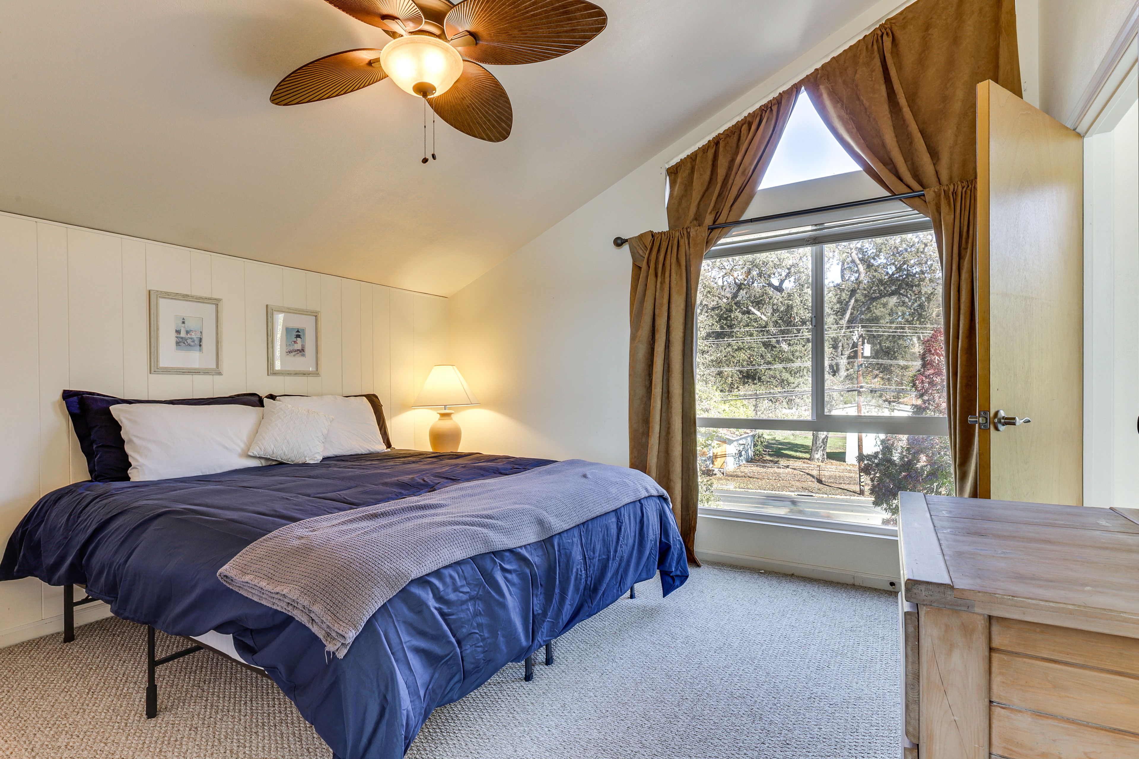 Bedroom 1 | King Bed | Upper Level