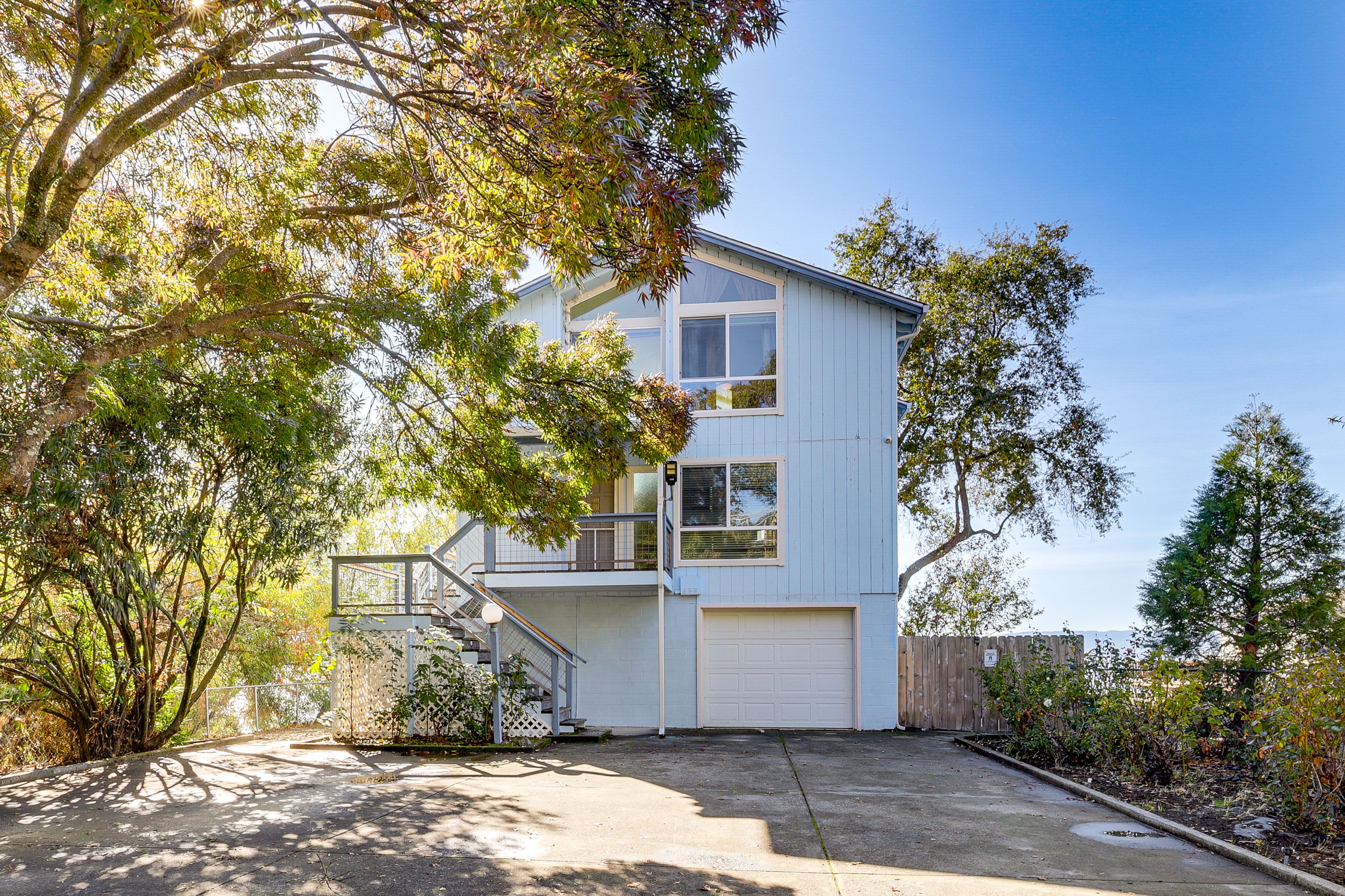 Parking | Driveway (6 Vehicles) | Trailer Parking | Garage Unavailable