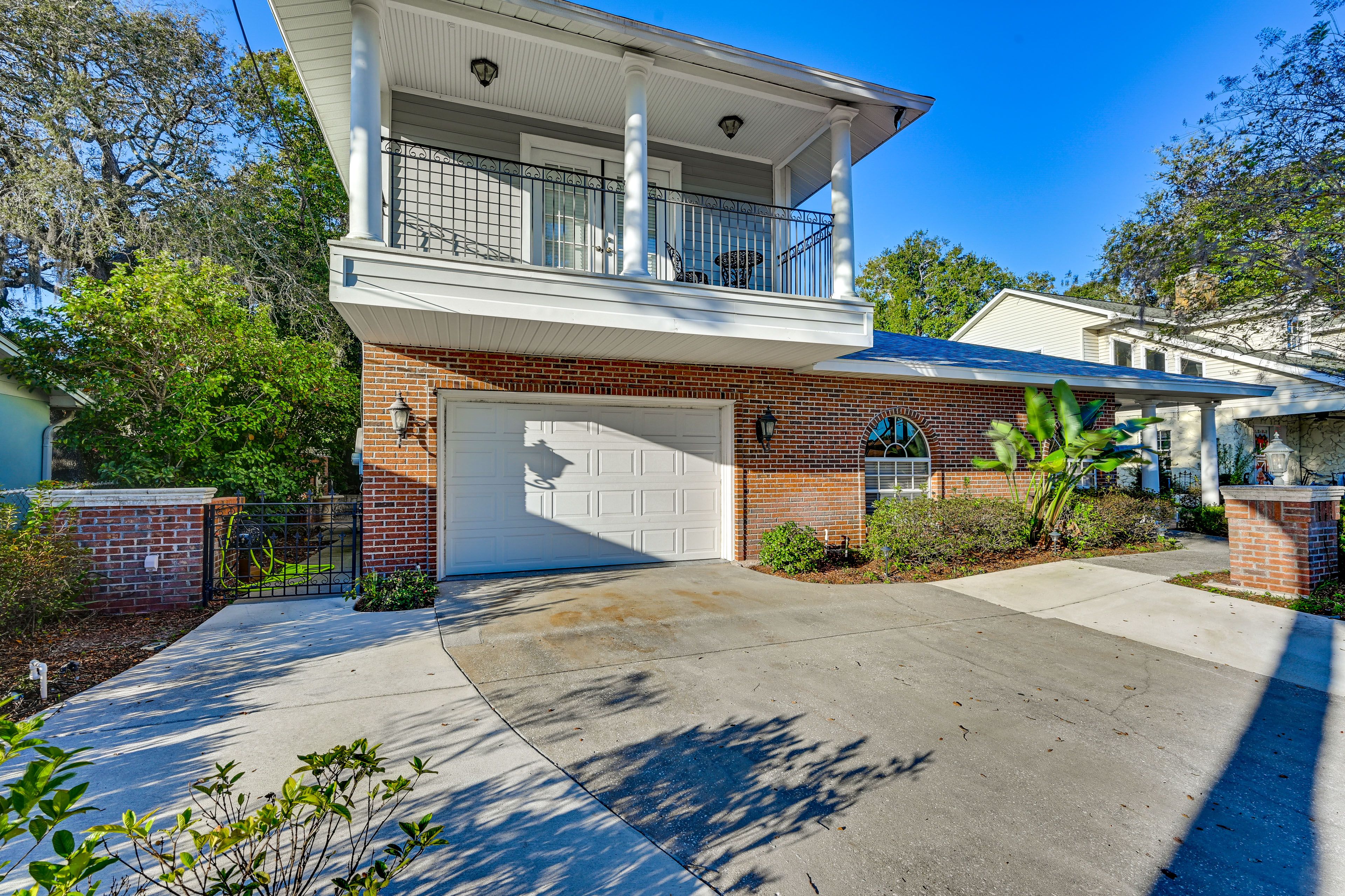 Parking | Driveway (2 Vehicles)
