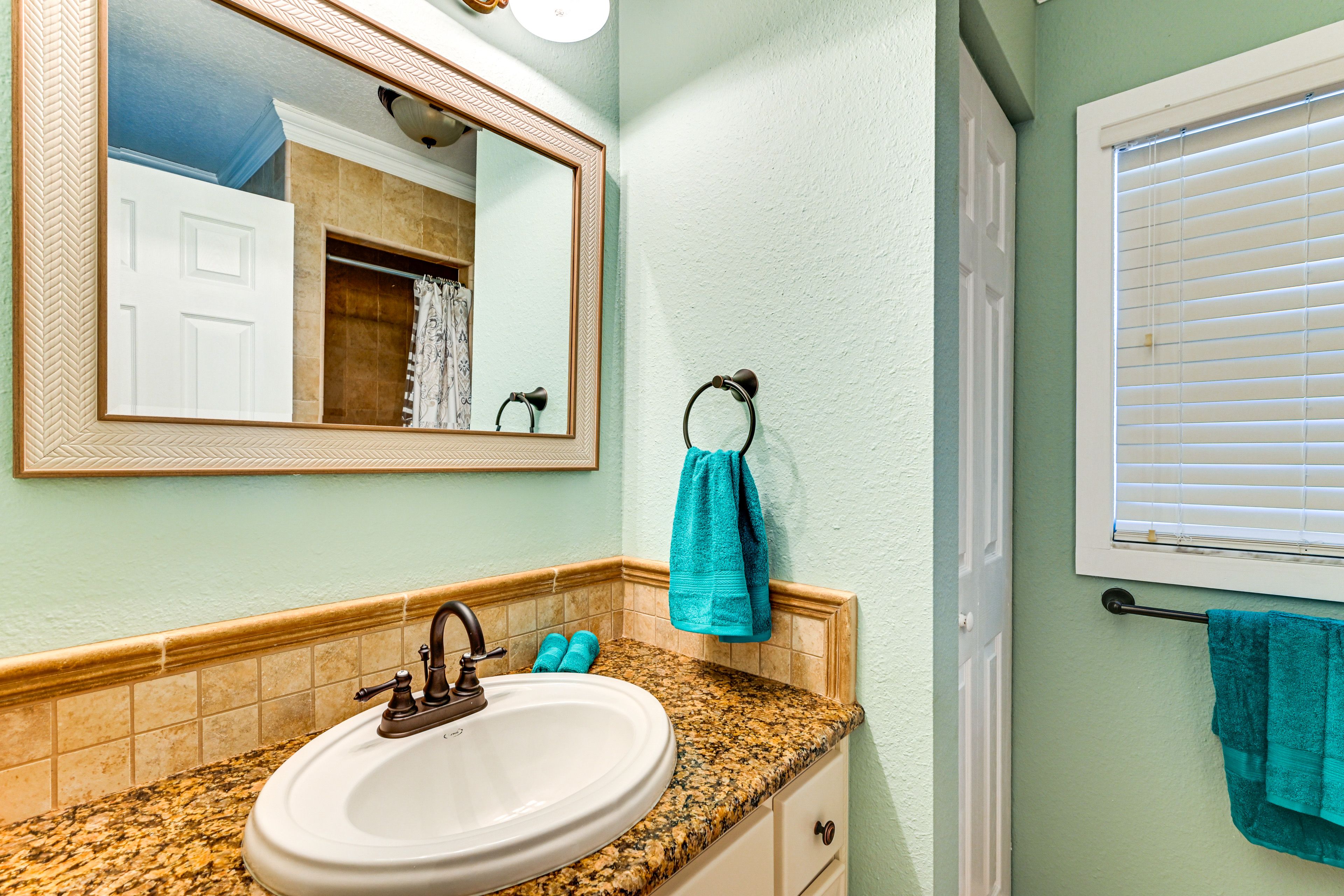 En-Suite Bathroom | 2nd Floor | Complimentary Toiletries | Hair Dryer