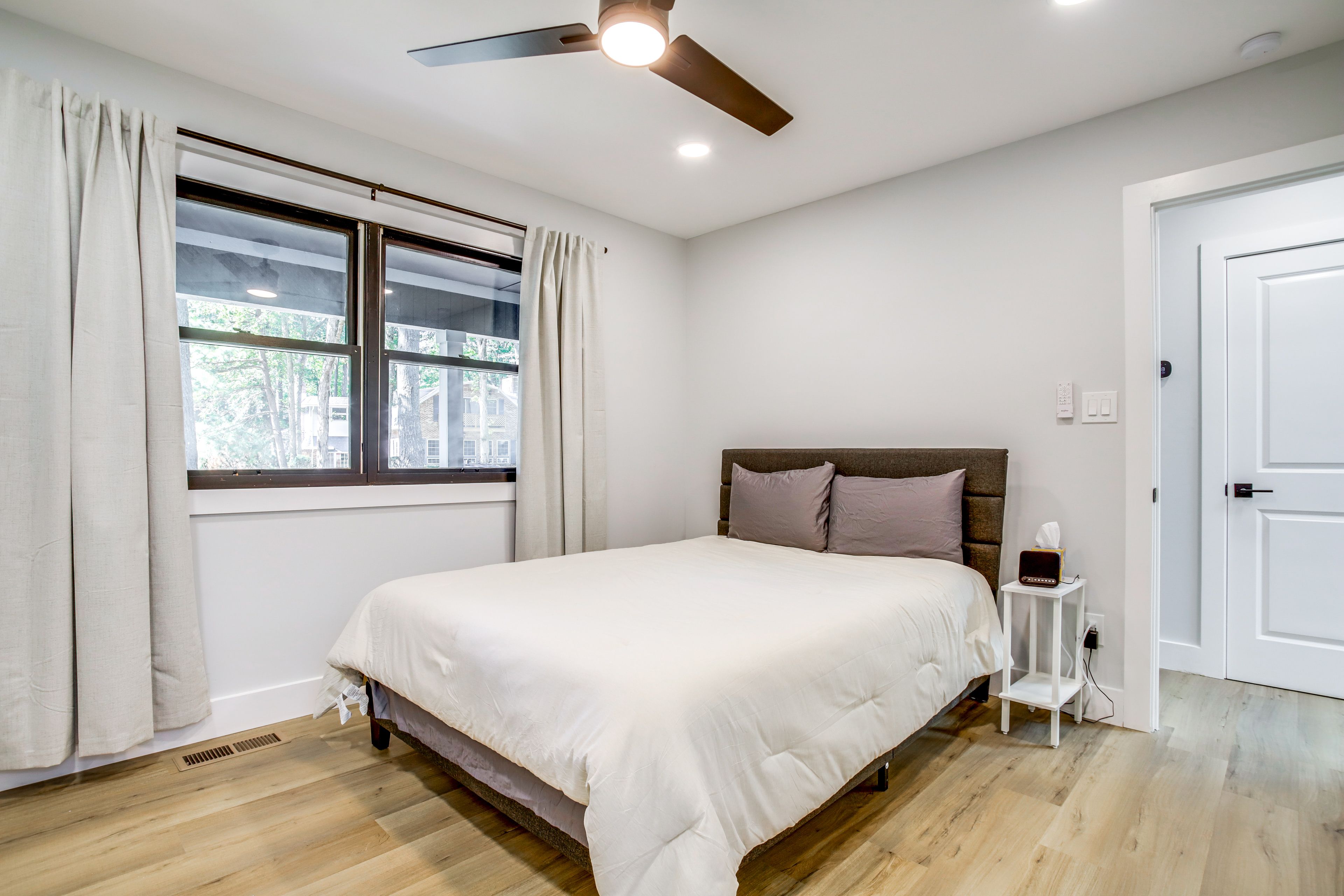 Bedroom 1 | Queen Bed | En-Suite Bathroom