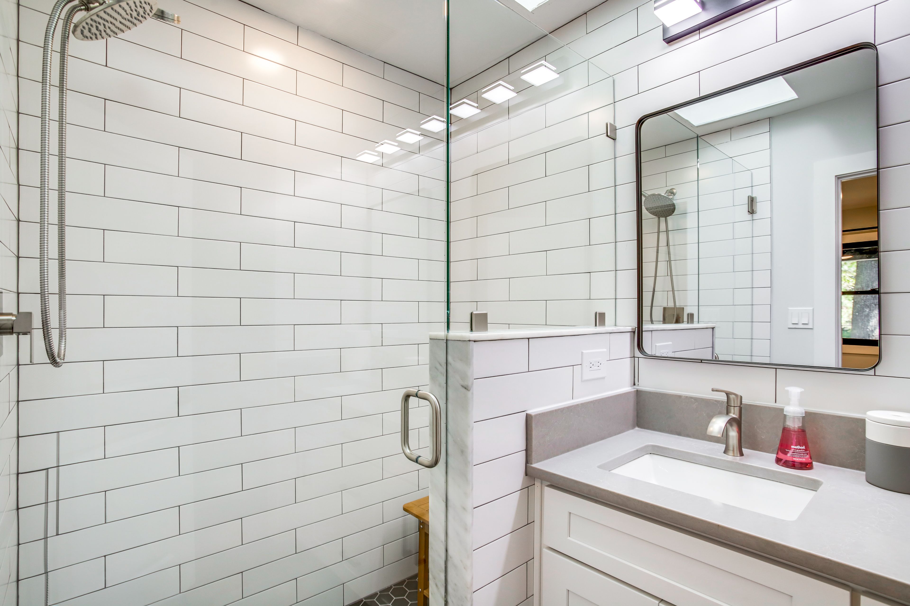 Full Bathroom | Towels Provided