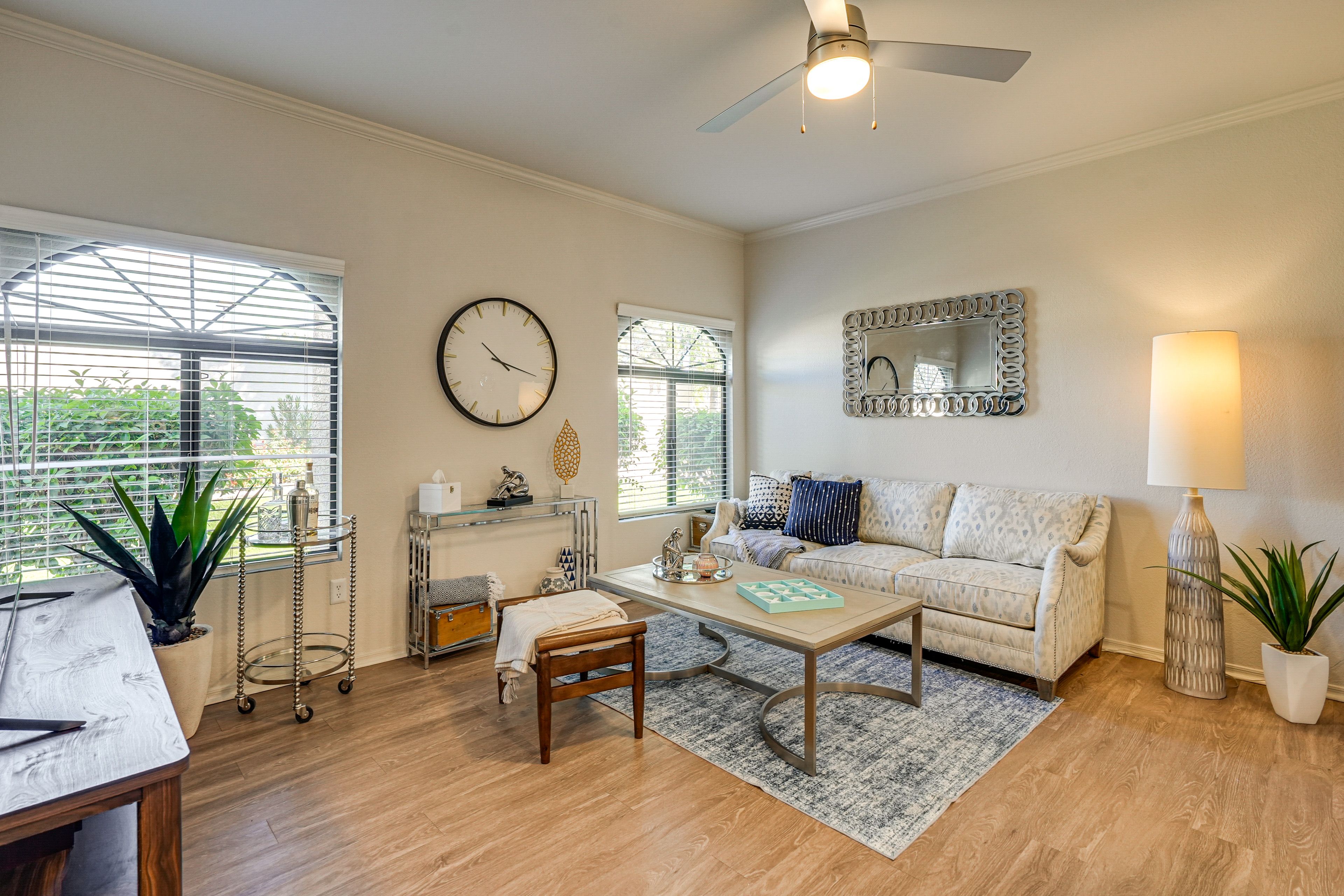 Living Room | Smart TV | Free WiFi