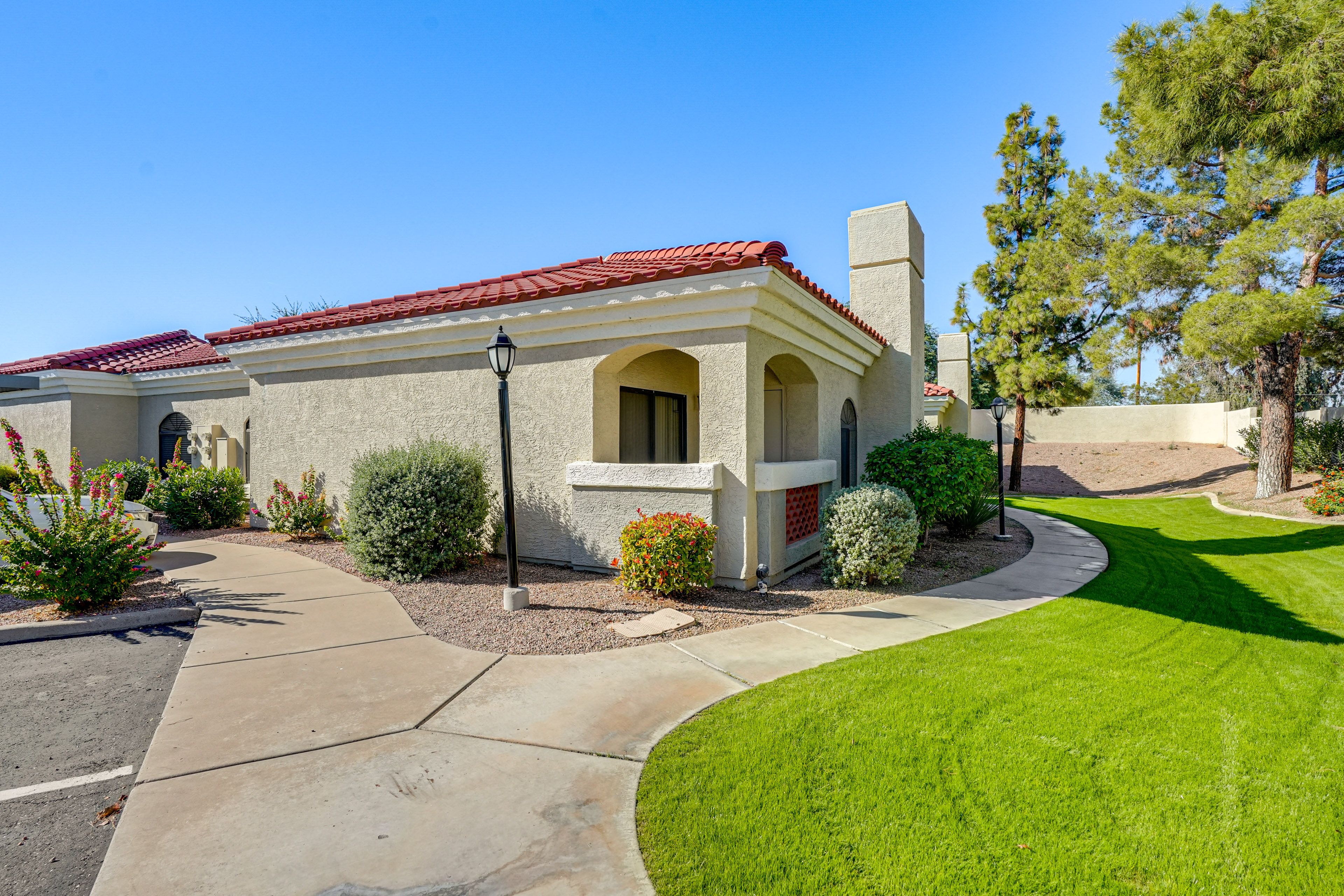 Parking | Community Lot