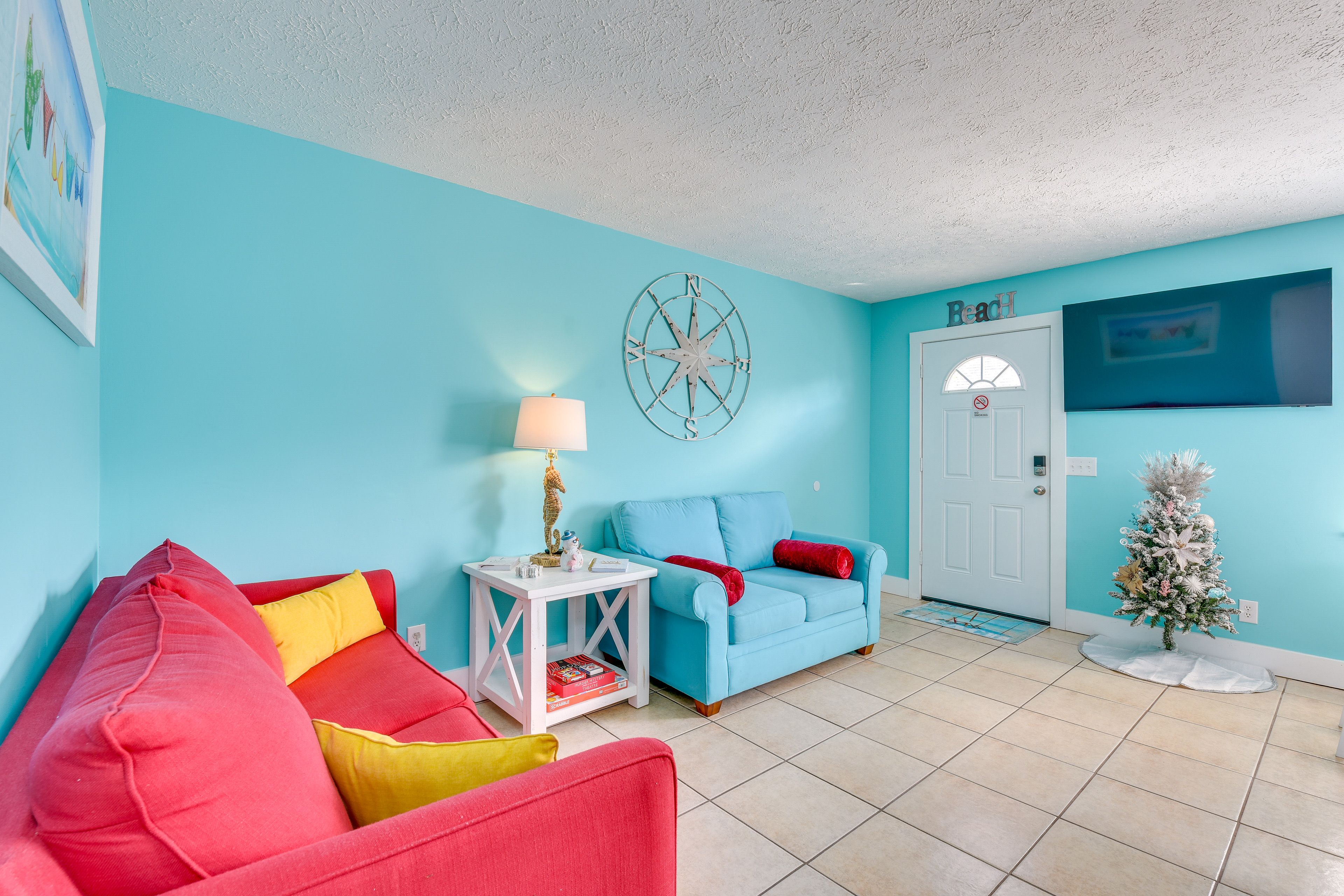 Living Room | Sleeper Sofa | Free WiFi