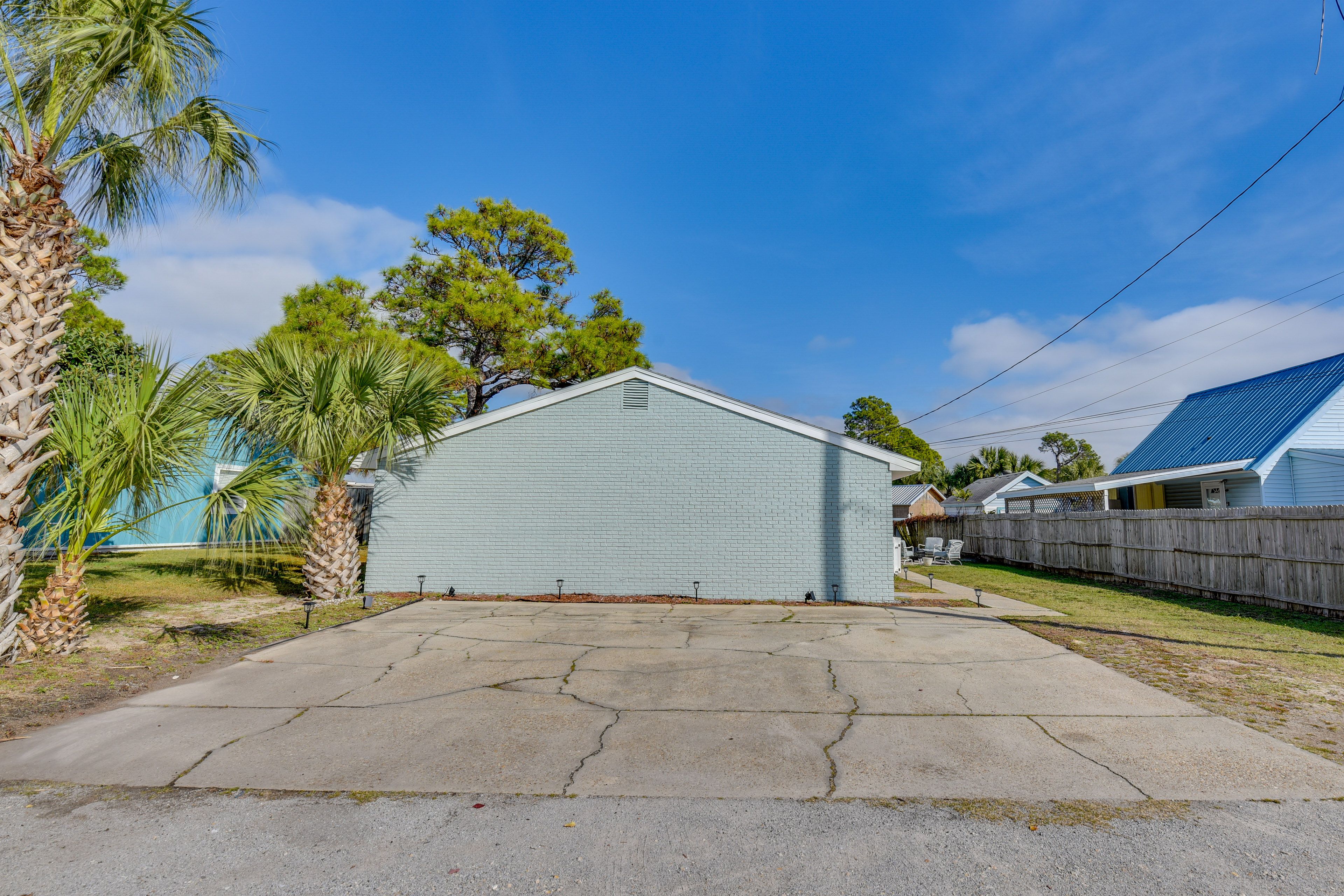 Parking | Shared Driveway (1 Vehicle)