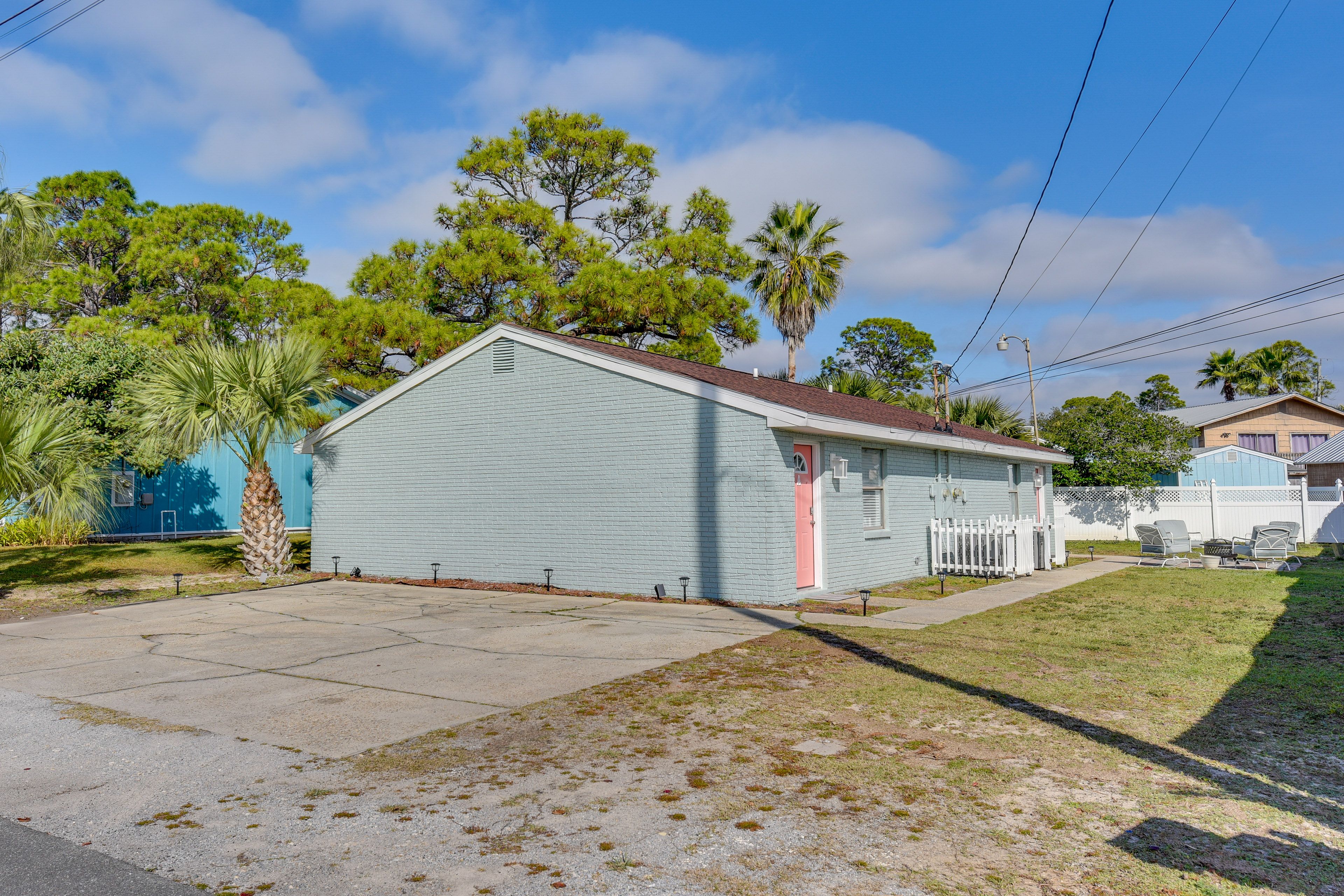 Property Exterior | Single-Story Apartment