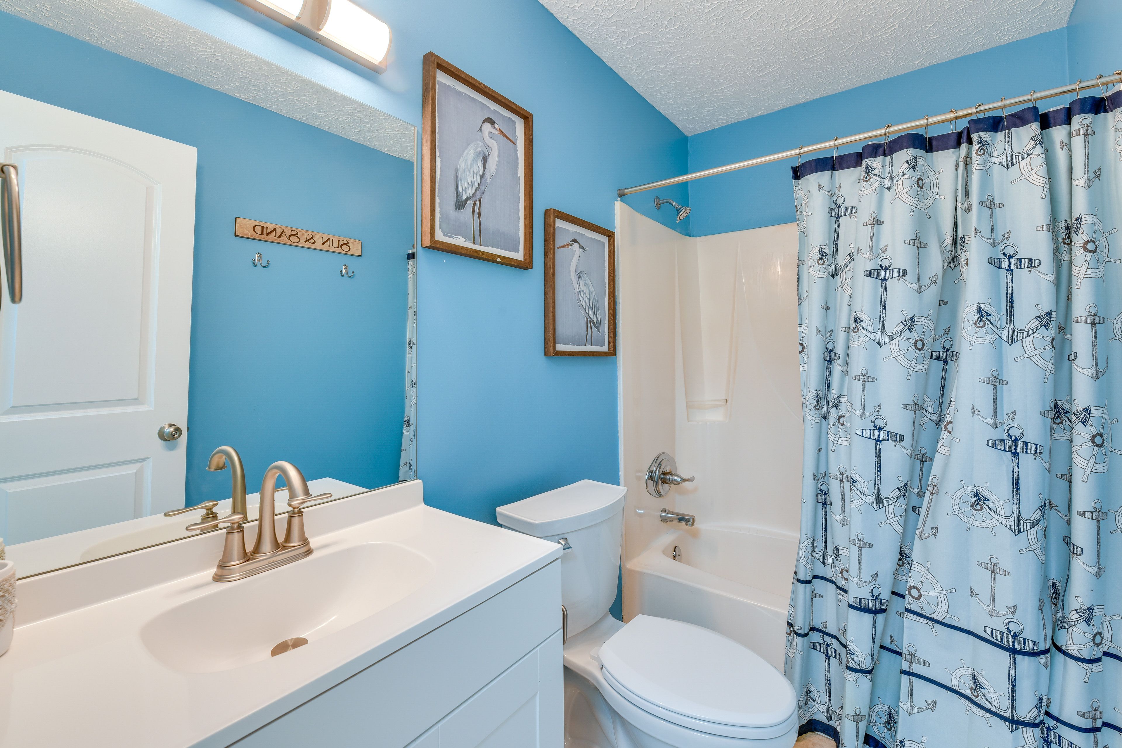 Full Bathroom | Towels Provided