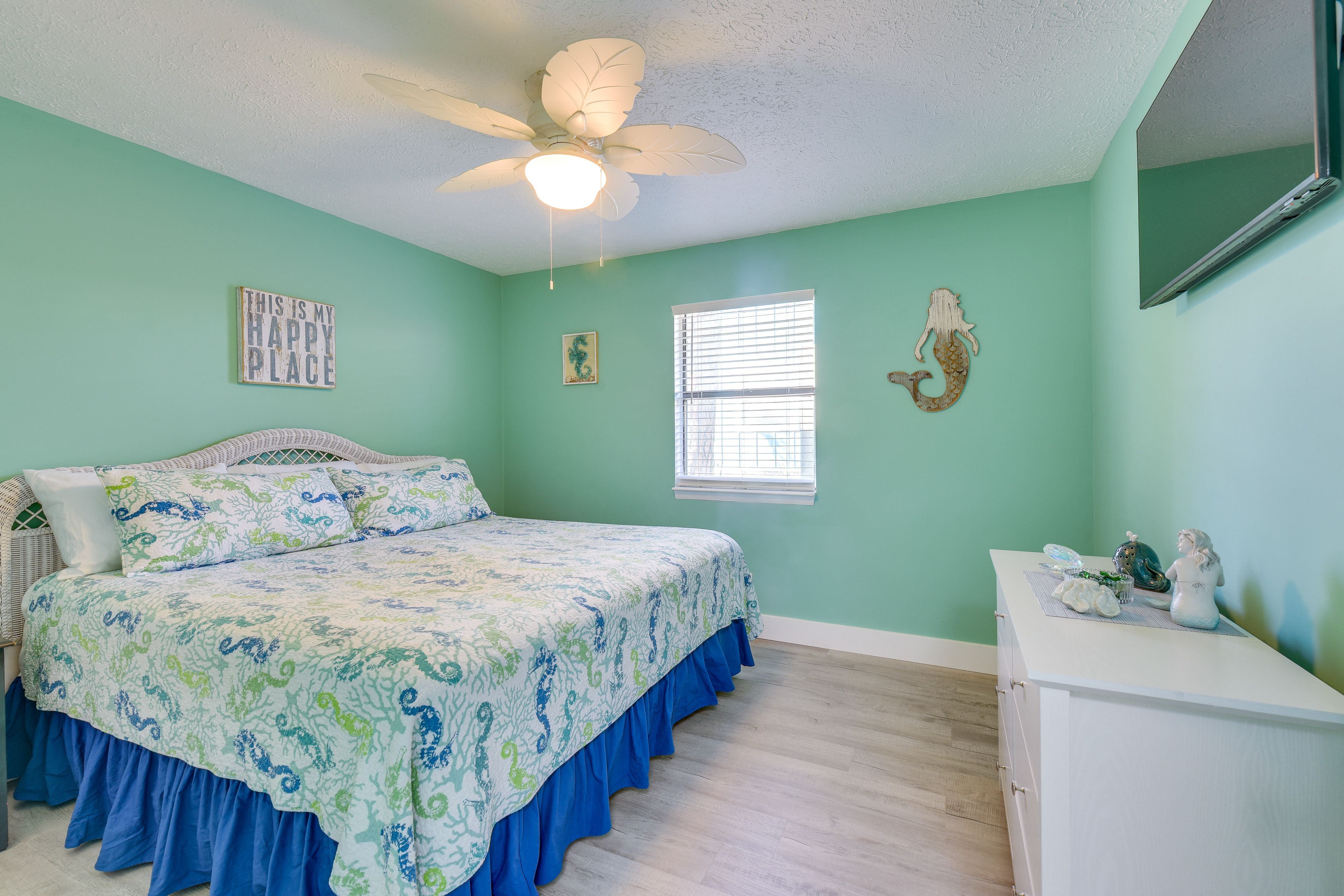 Bedroom 1 | King Bed | Linens Provided