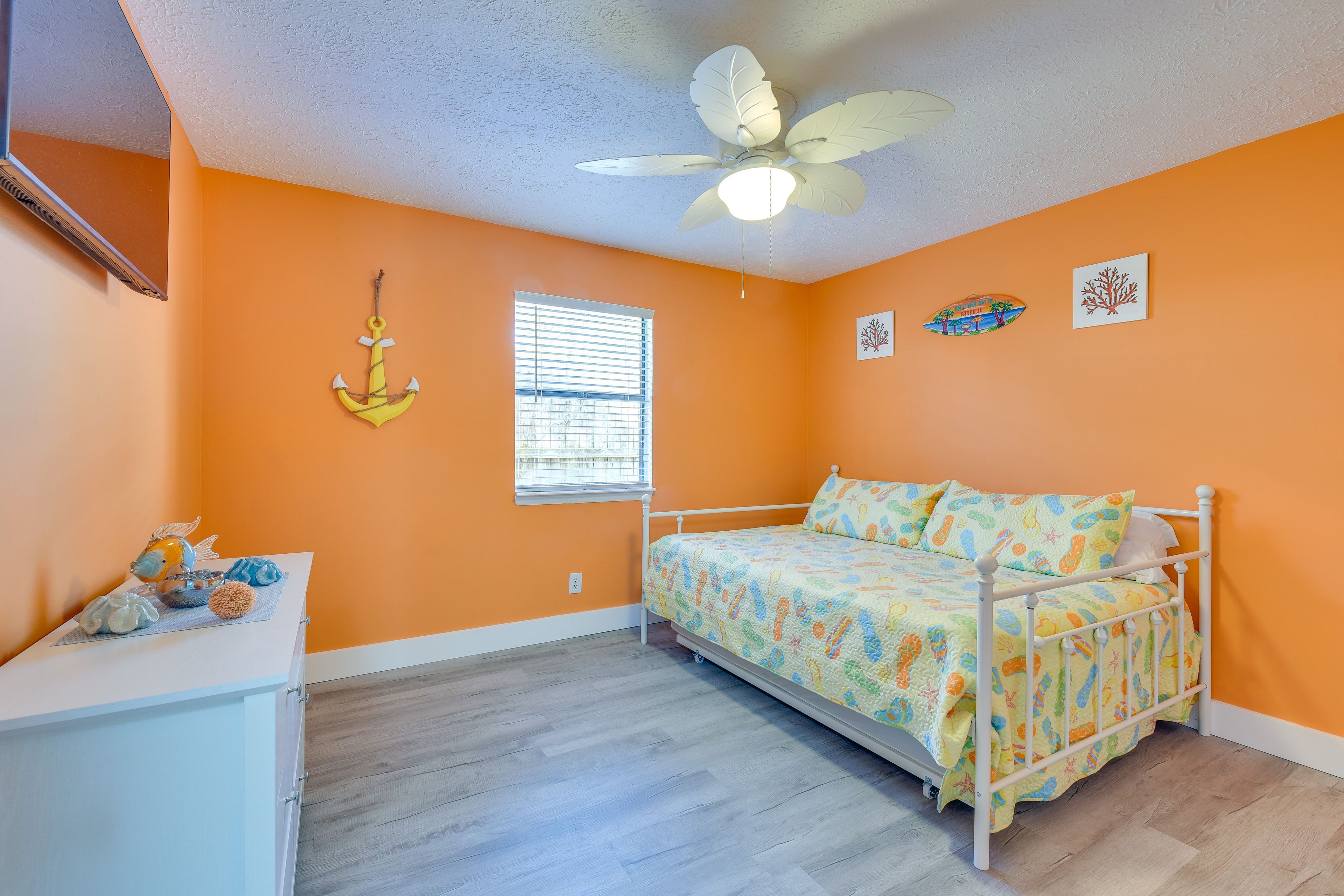 Bedroom 2 | Queen Daybed w/ Full Trundle