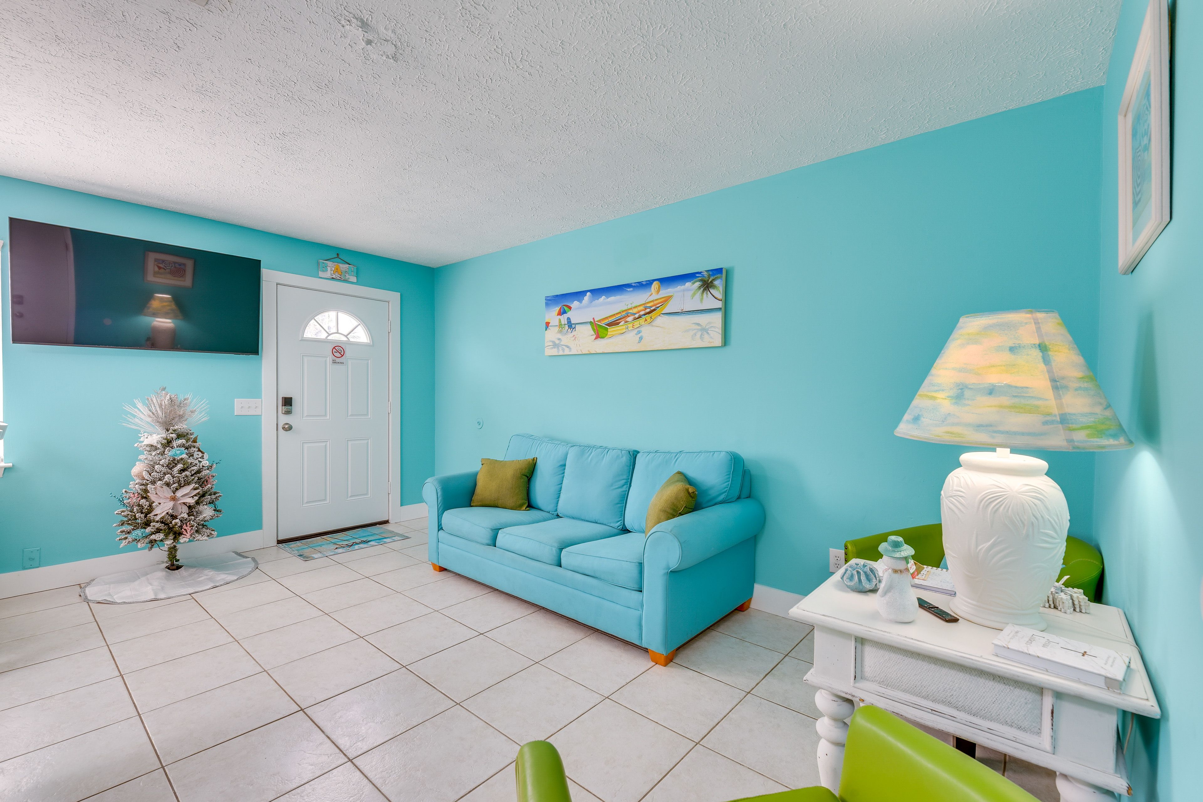 Living Room | Smart TV | Free WiFi