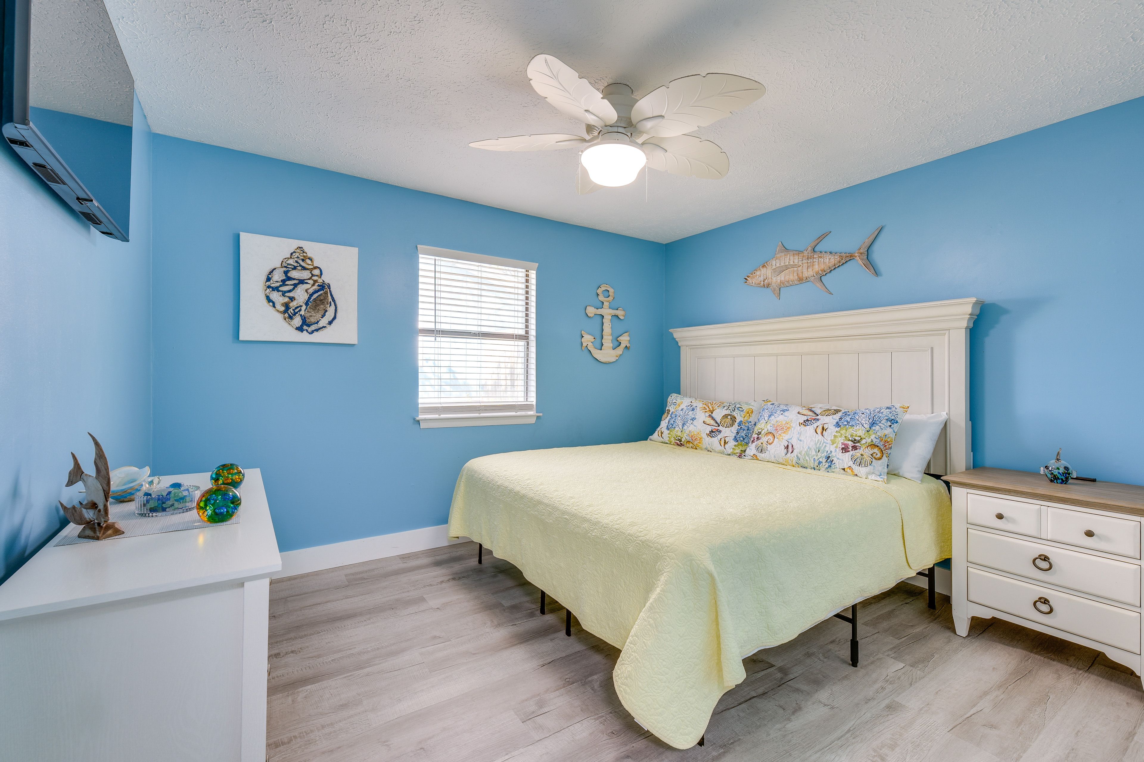 Bedroom 1 | King Bed | Linens Provided