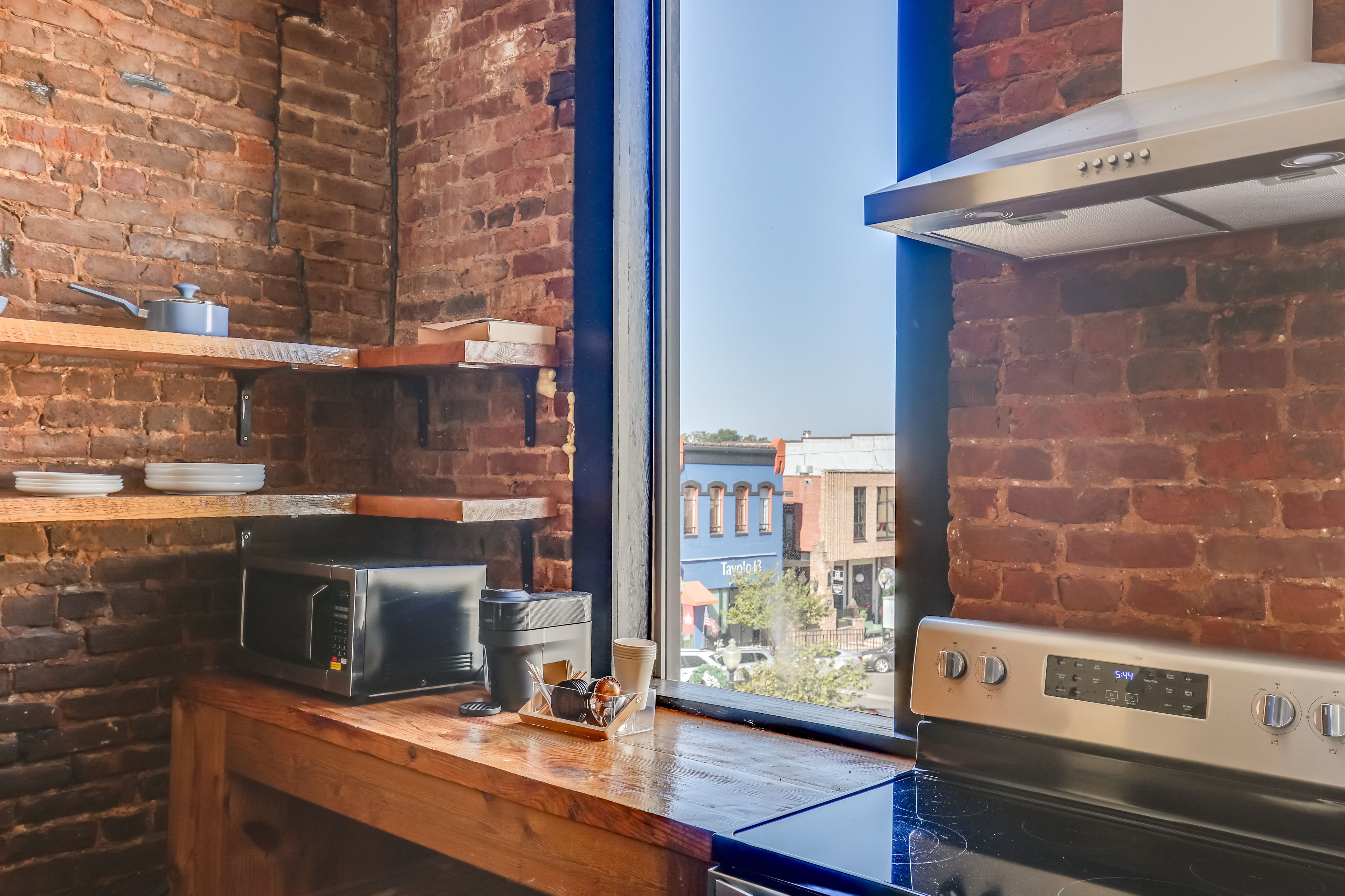 Kitchen | Nespresso Coffee Machine | Toaster | Cooking Basics