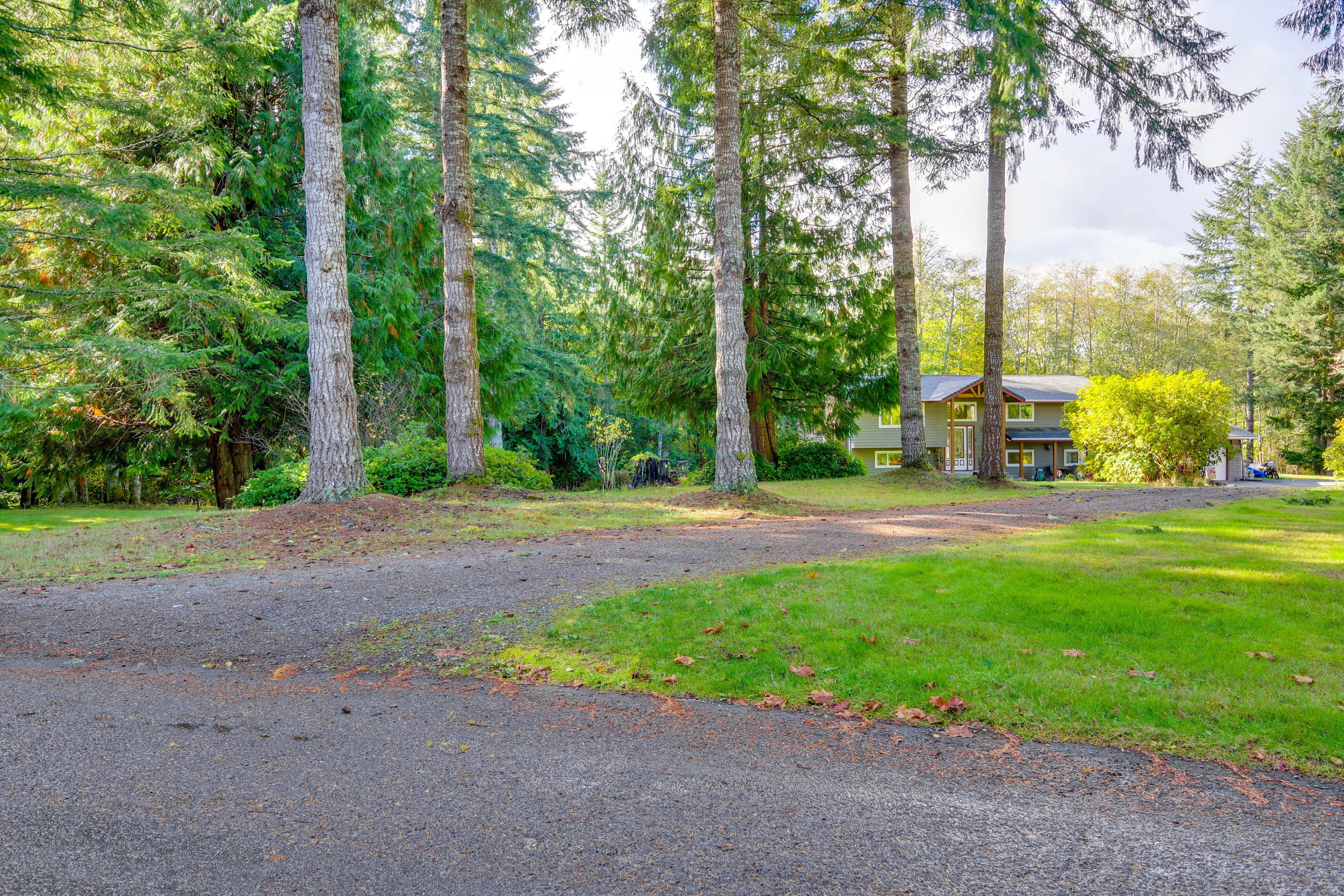 Exterior | Driveway (2 Vehicles)