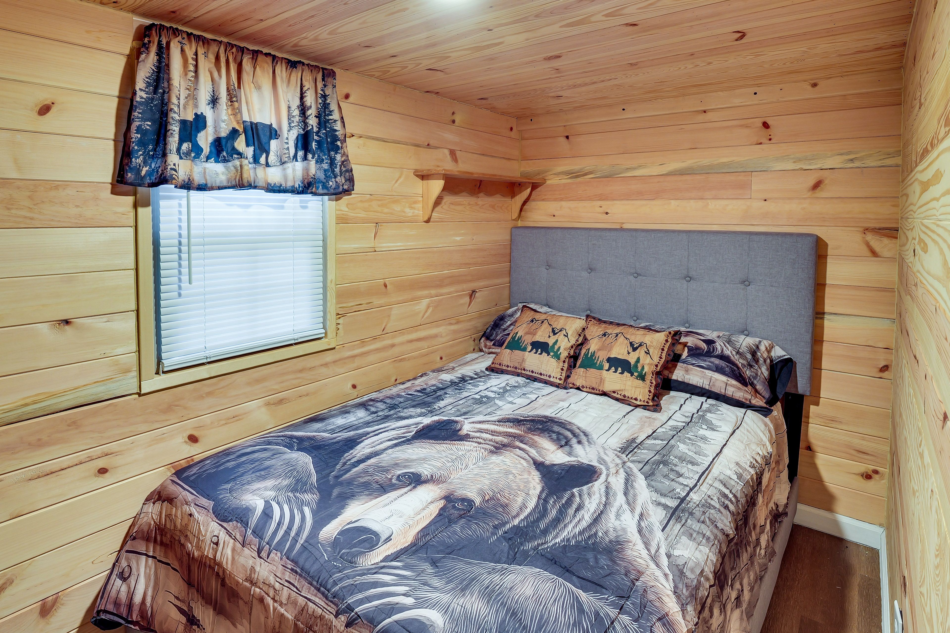 Bedroom | Main Floor | Full Bed | Linens Provided