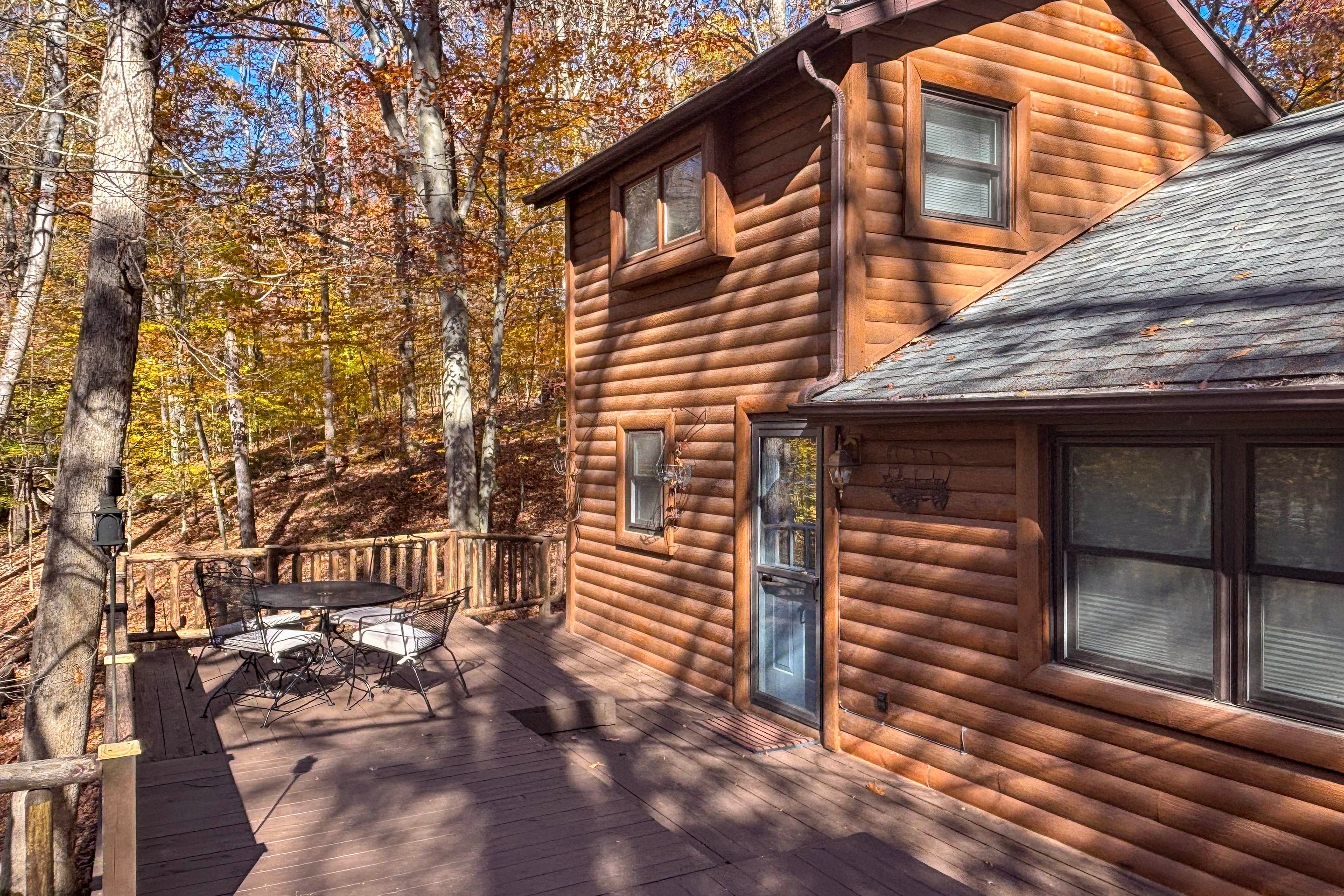 Wraparound Deck | Dining Set