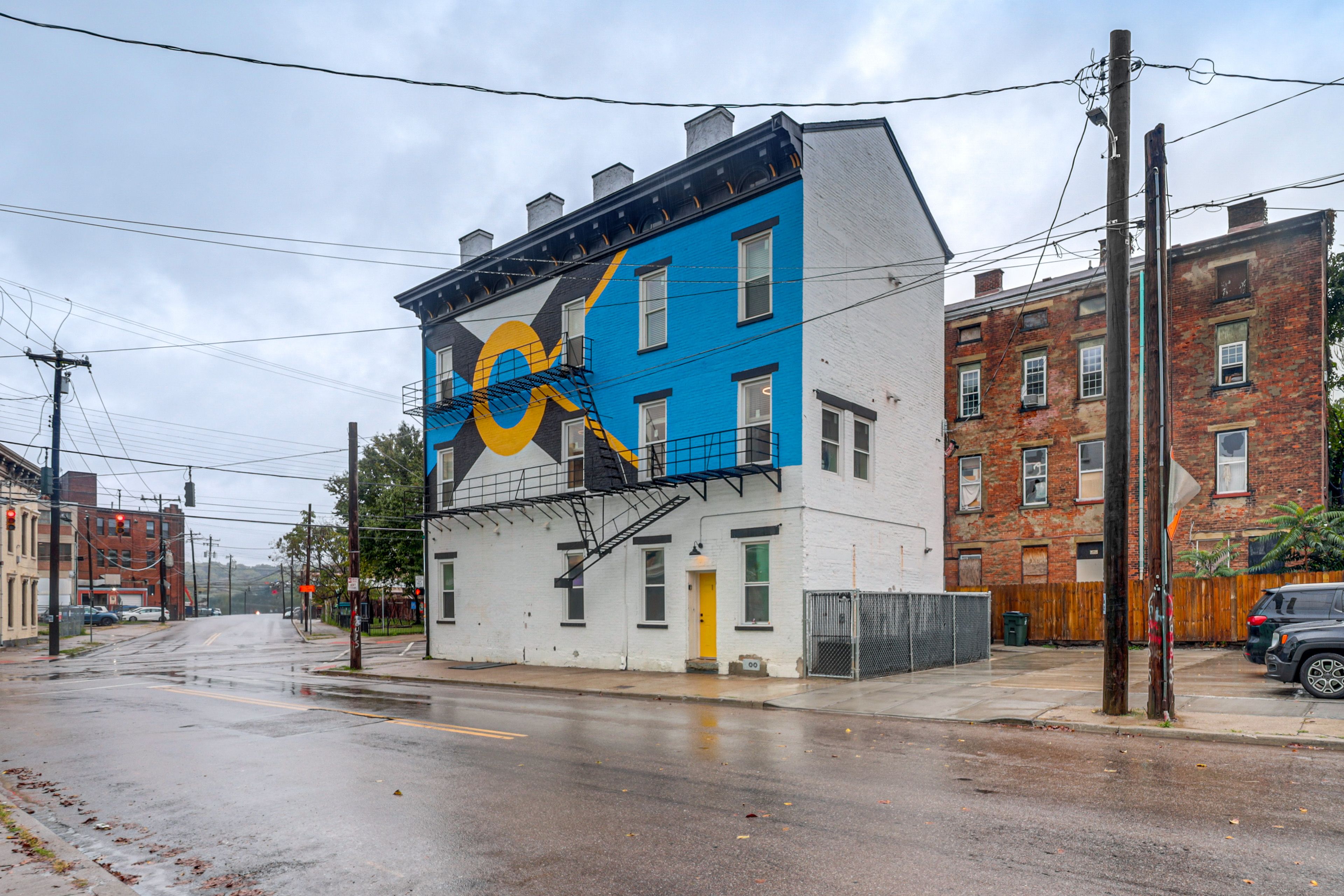 Property Exterior & Surroundings