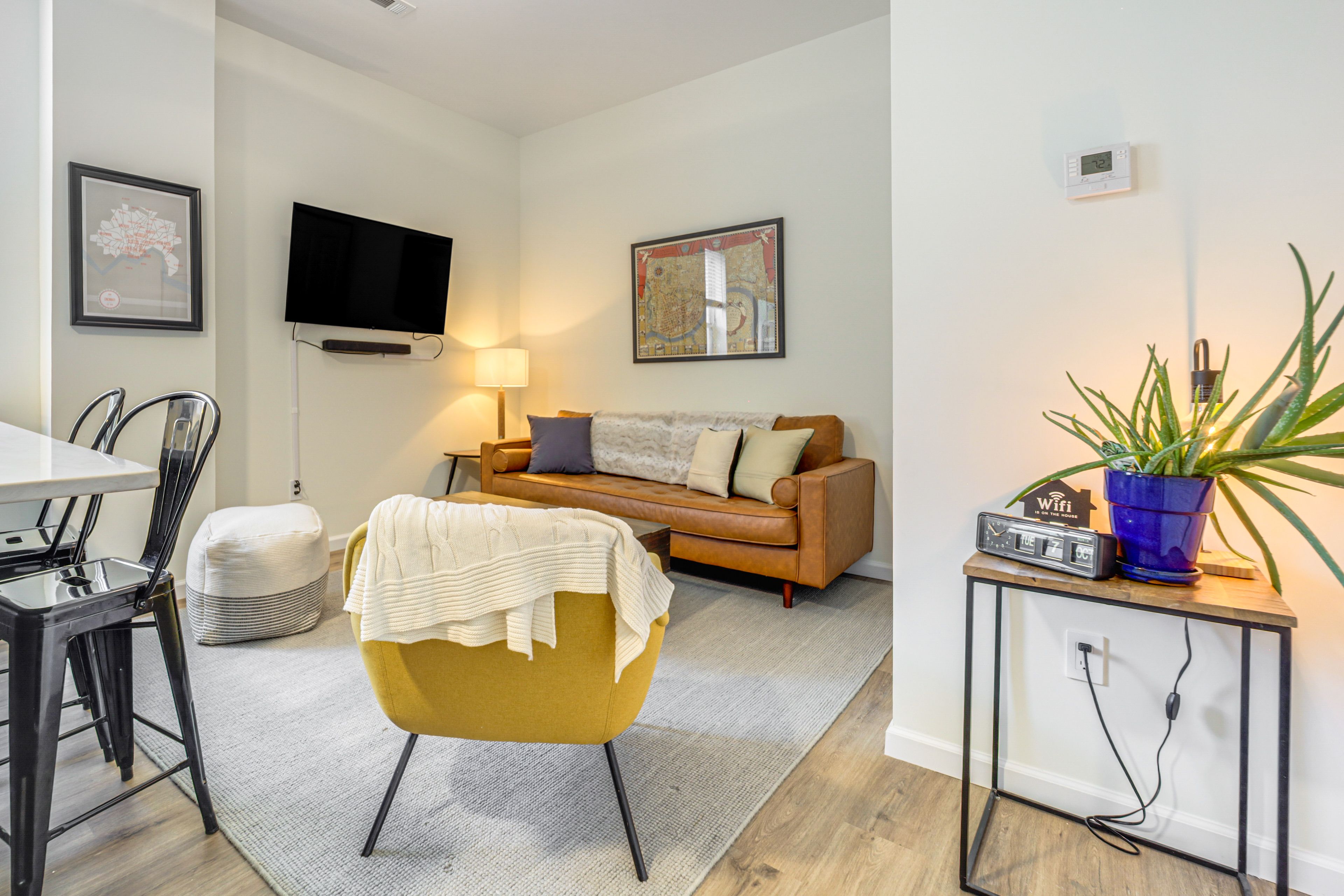 Cincinnati Vacation Rental | 1BR | 1BA | 568 Sq Ft | Flight of Stairs Required